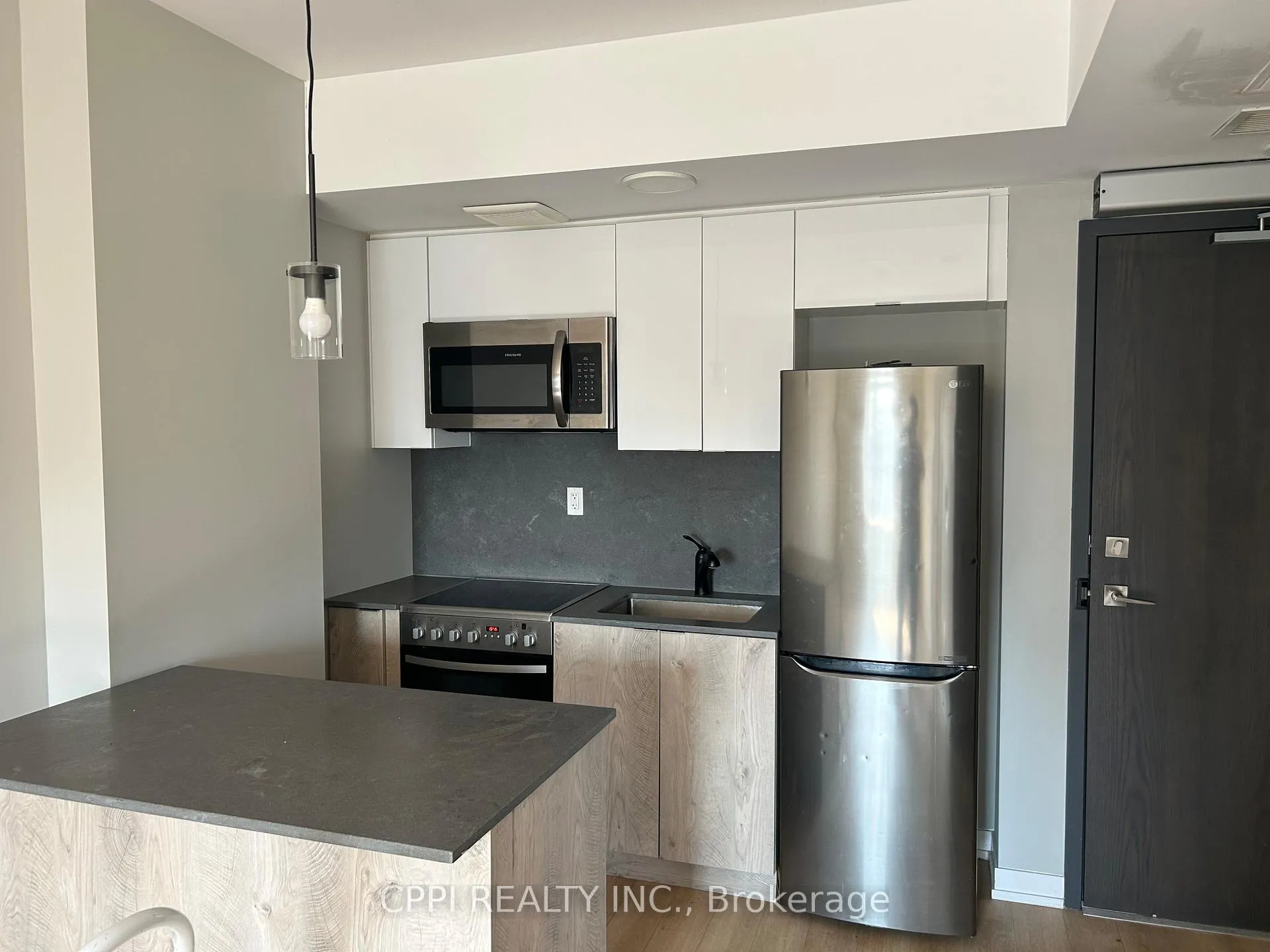 Photo 3 of Unit 401, 70 King Street E, Oshawa, Central — HOMEH