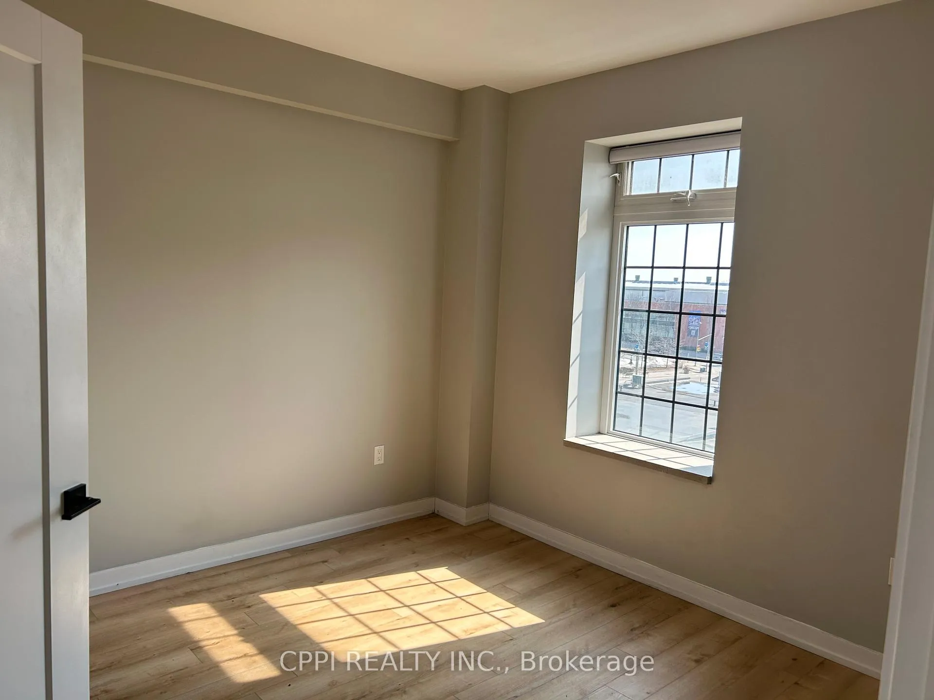 Photo 4 of Unit 401, 70 King Street E, Oshawa, Central — HOMEH