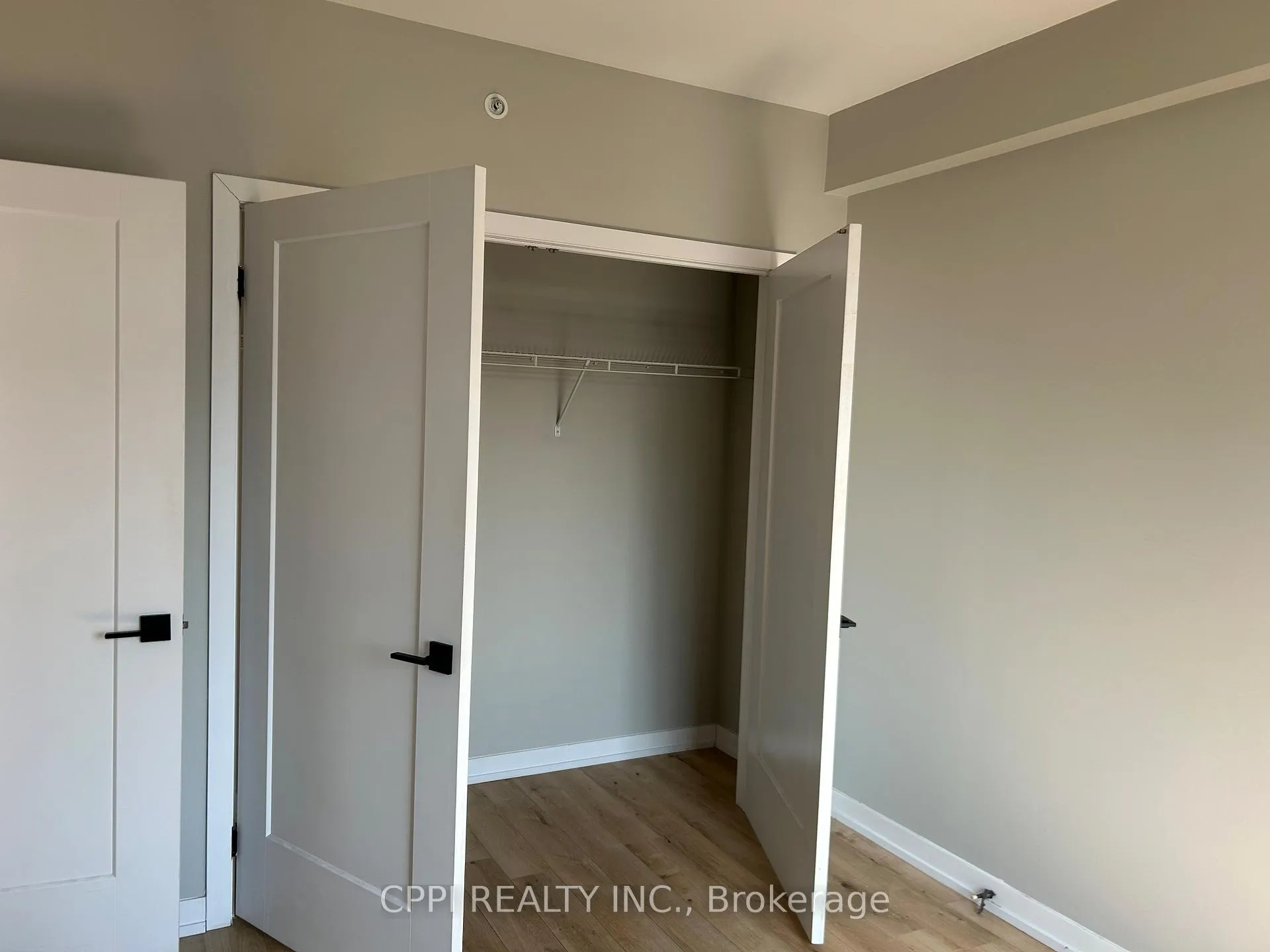 Photo 5 of Unit 401, 70 King Street E, Oshawa, Central — HOMEH