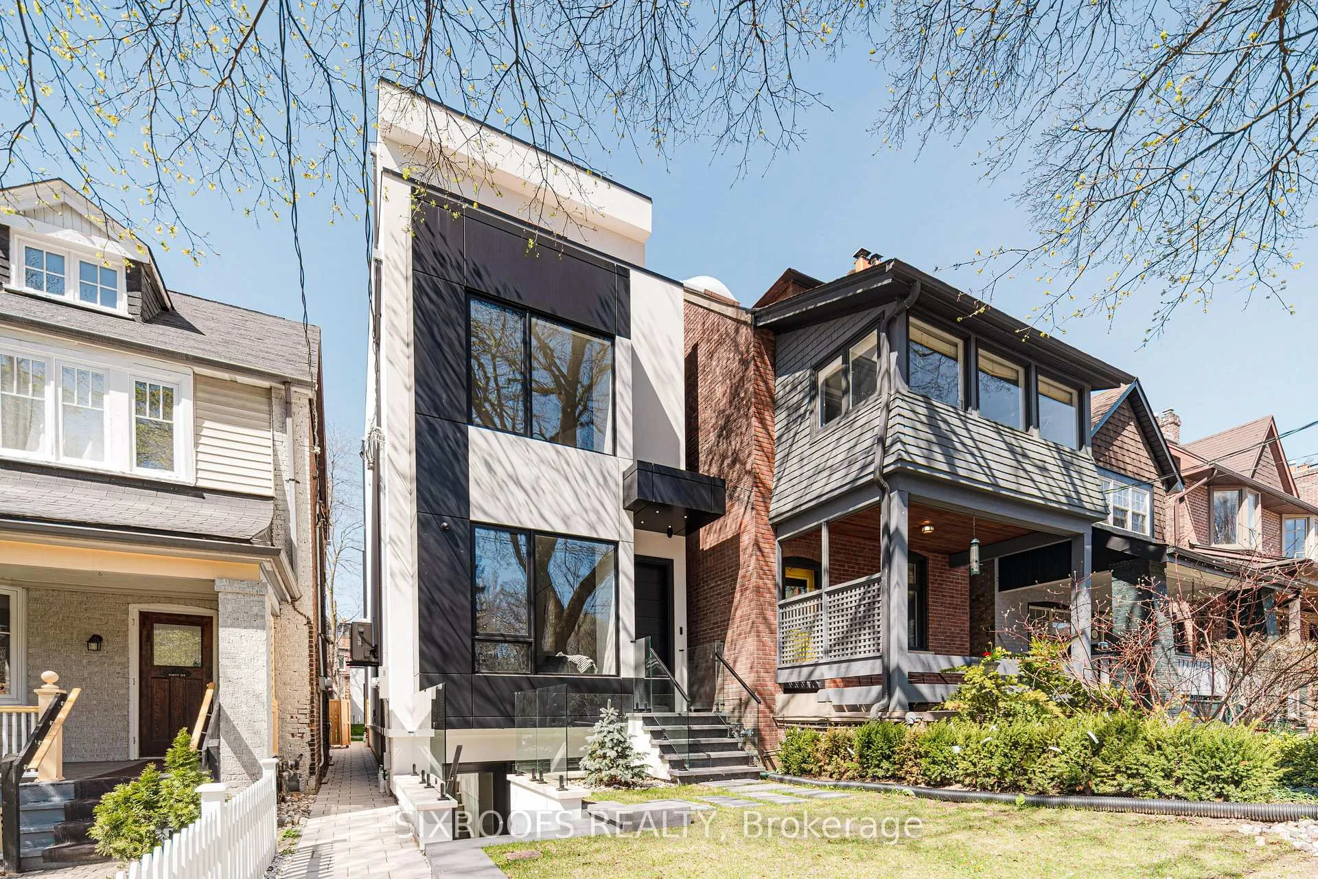Front of 44A Alcina Avenue