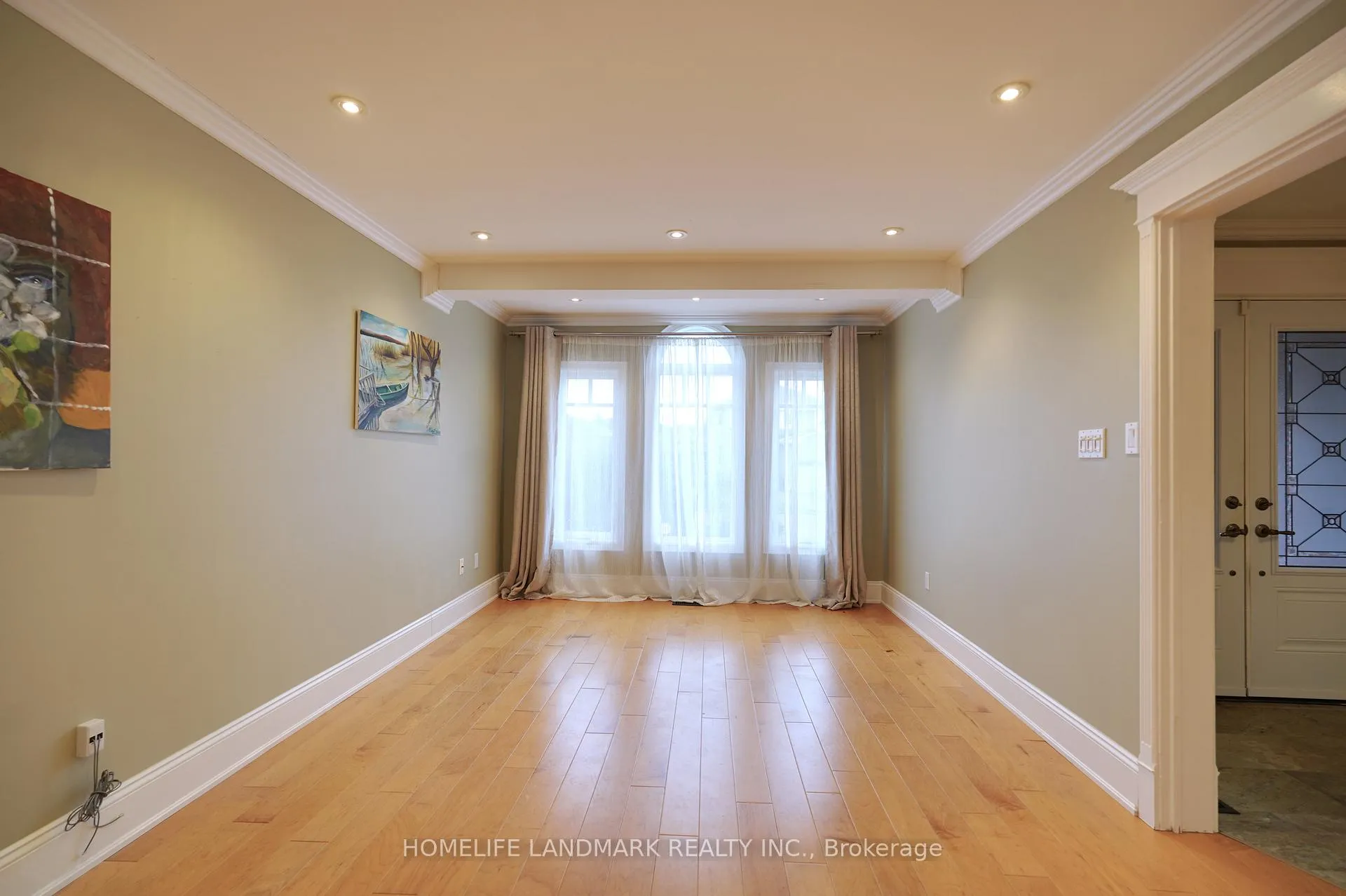 Photo 4 of 10 Lehman Crescent, Markham, Markham Village — HOMEH