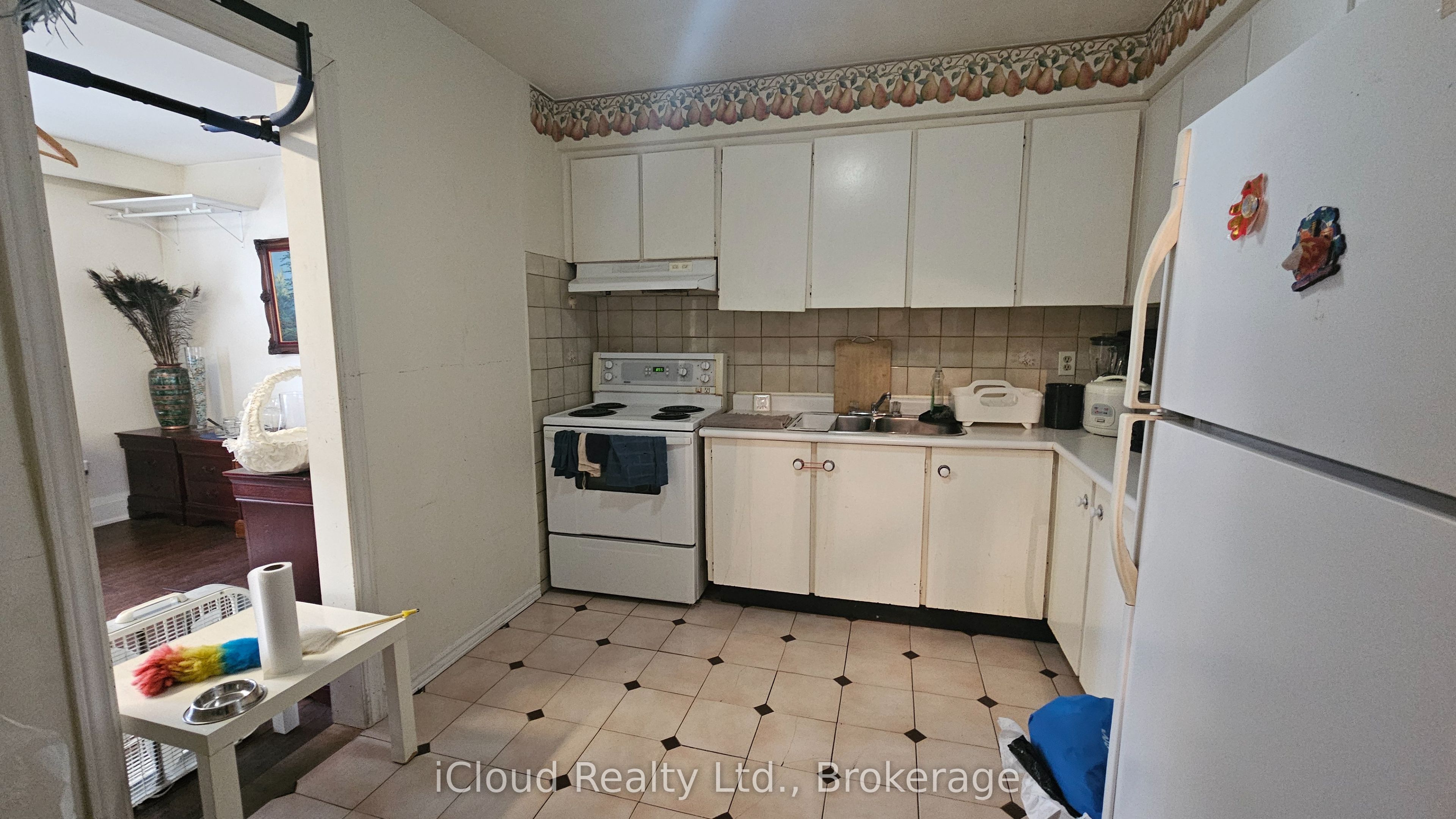 Photo 2 of Unit A, 1847 Lawrence Avenue, Scarborough, Wexford-Maryvale — HOMEH