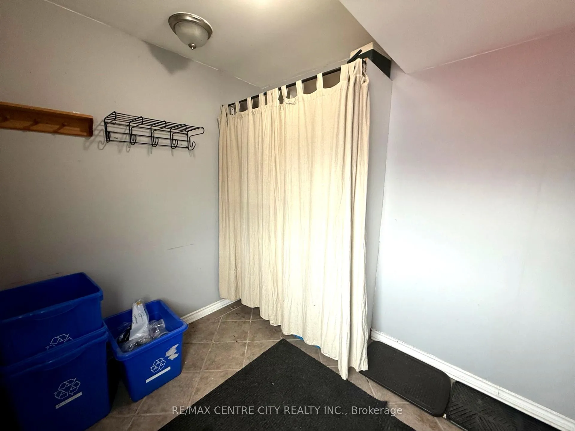 Photo 2 of Unit MAIN, 26 Bruce Street, Brantford — HOMEH