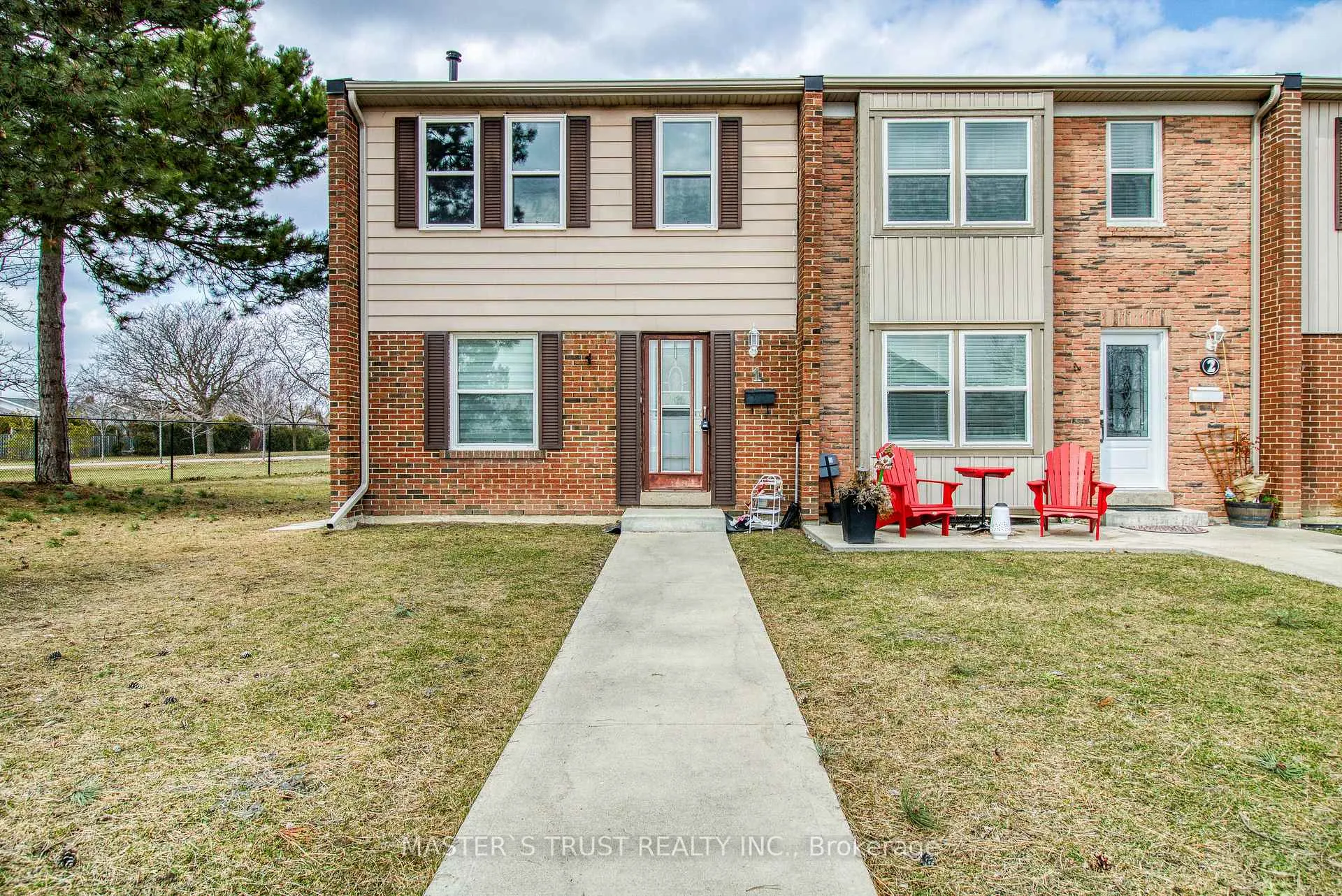 Photo 2 of Unit 1, 900 Central Park Drive, Brampton, Northgate — HOMEH