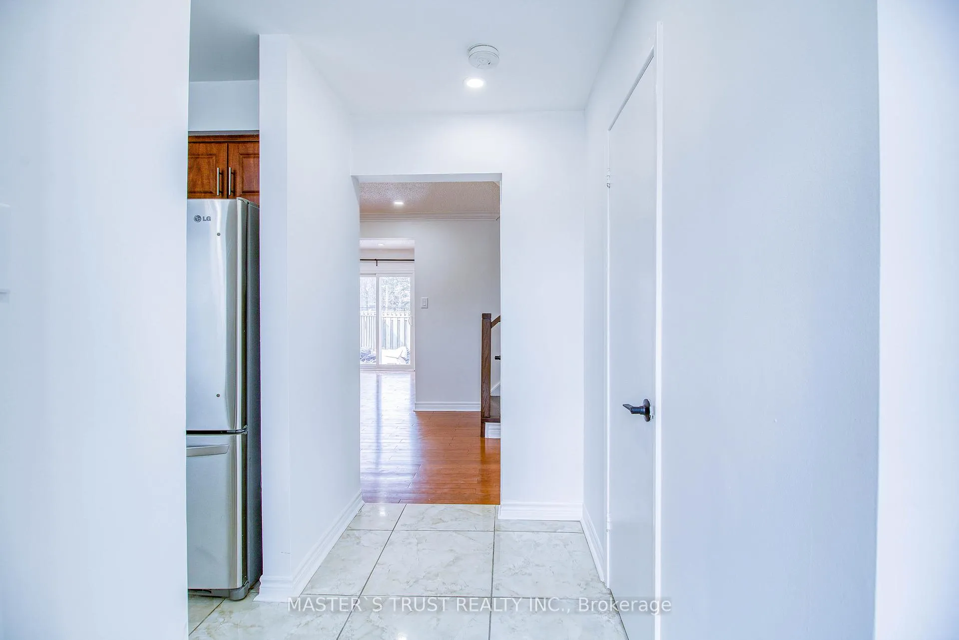 Photo 3 of Unit 1, 900 Central Park Drive, Brampton, Northgate — HOMEH