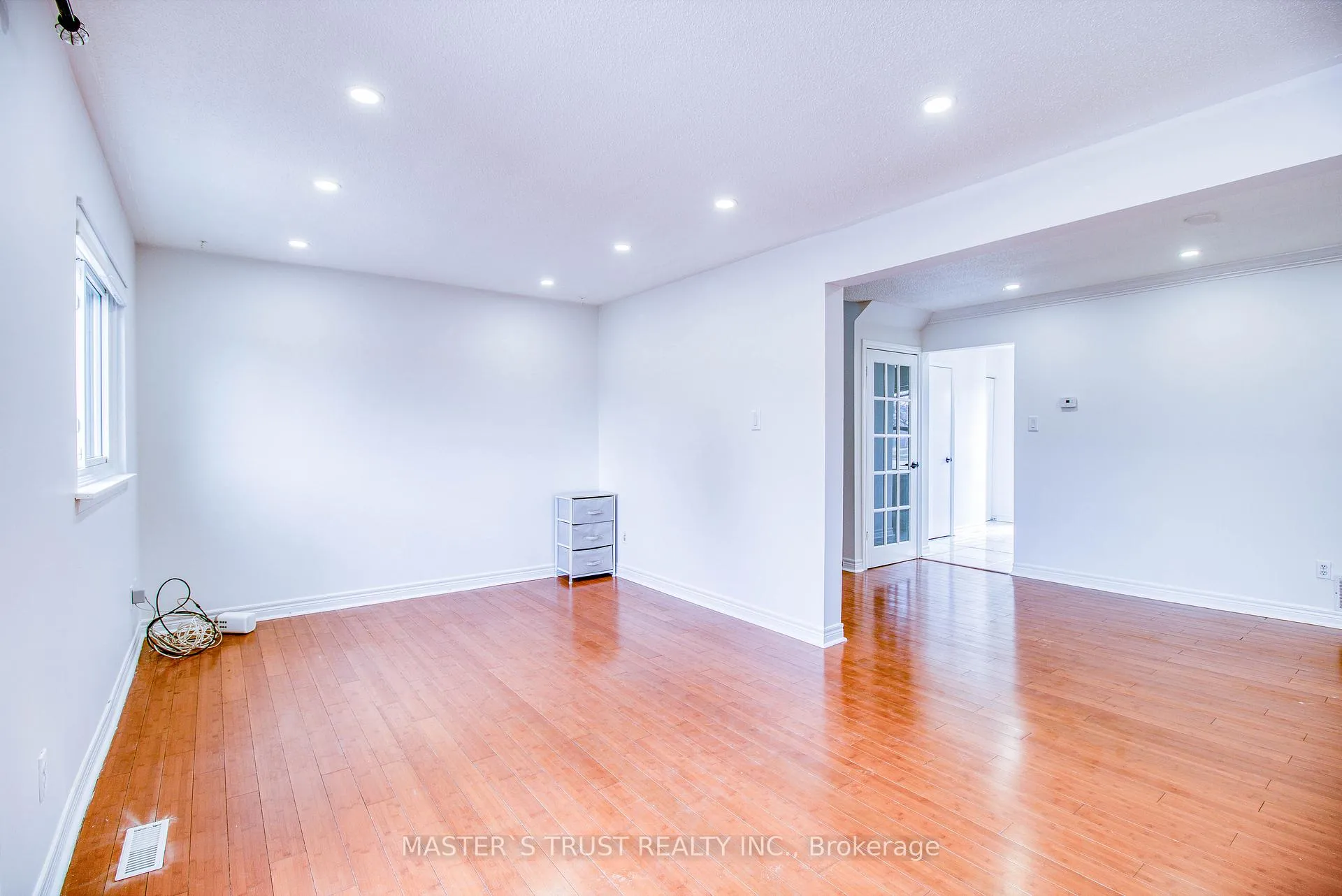 Photo 8 of Unit 1, 900 Central Park Drive, Brampton, Northgate — HOMEH