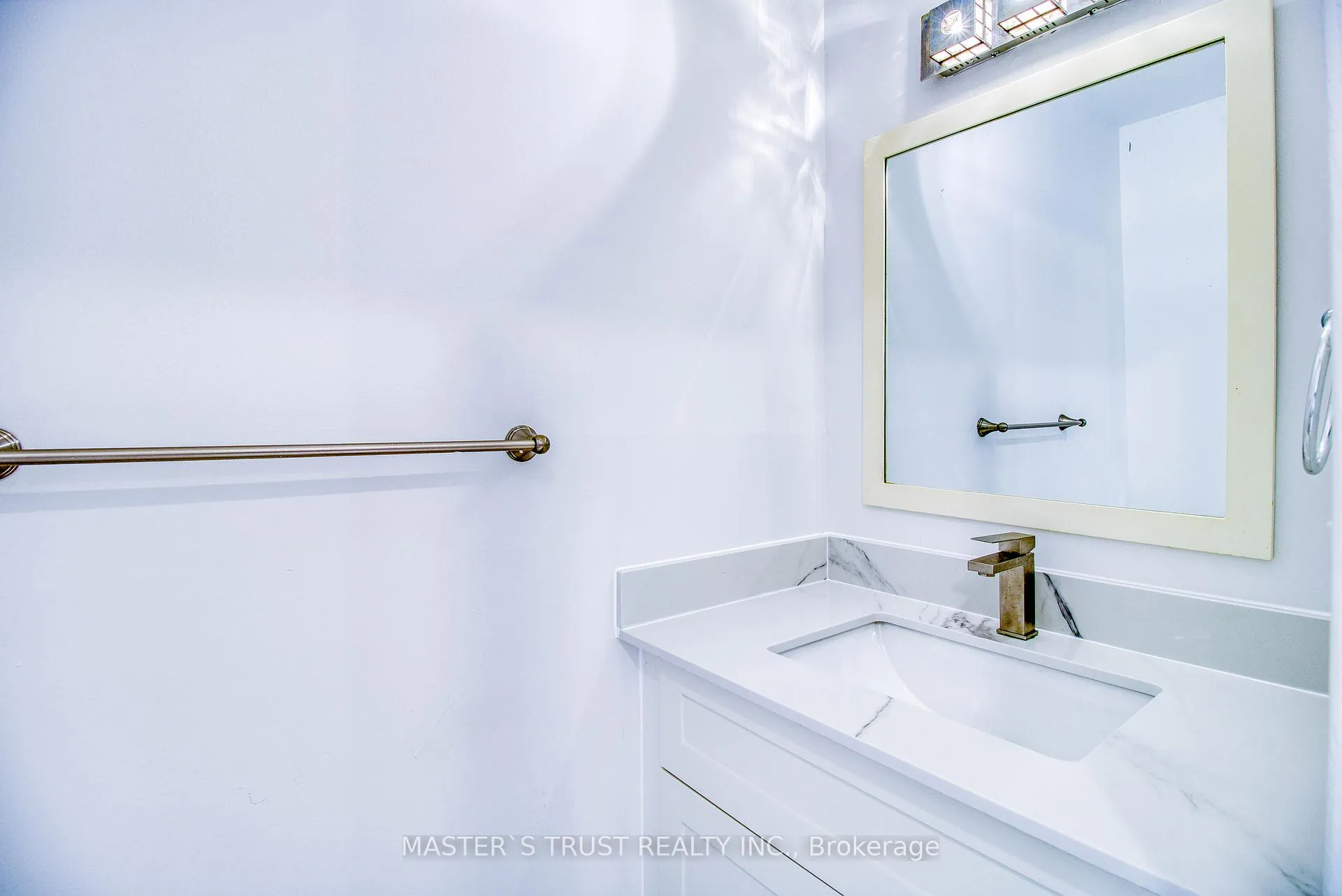 Photo 9 of Unit 1, 900 Central Park Drive, Brampton, Northgate — HOMEH