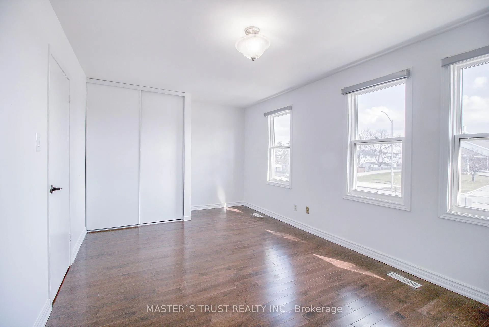 Photo 13 of Unit 1, 900 Central Park Drive, Brampton, Northgate — HOMEH