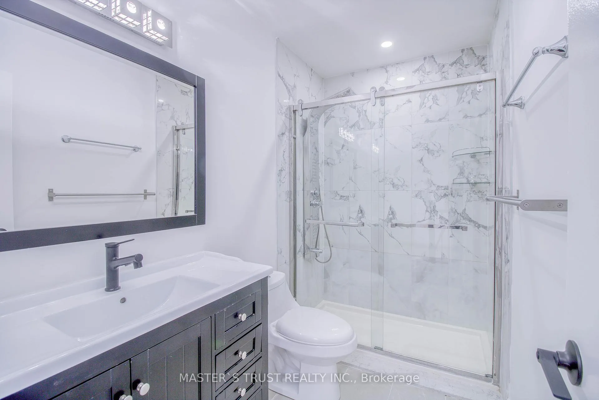 Photo 14 of Unit 1, 900 Central Park Drive, Brampton, Northgate — HOMEH