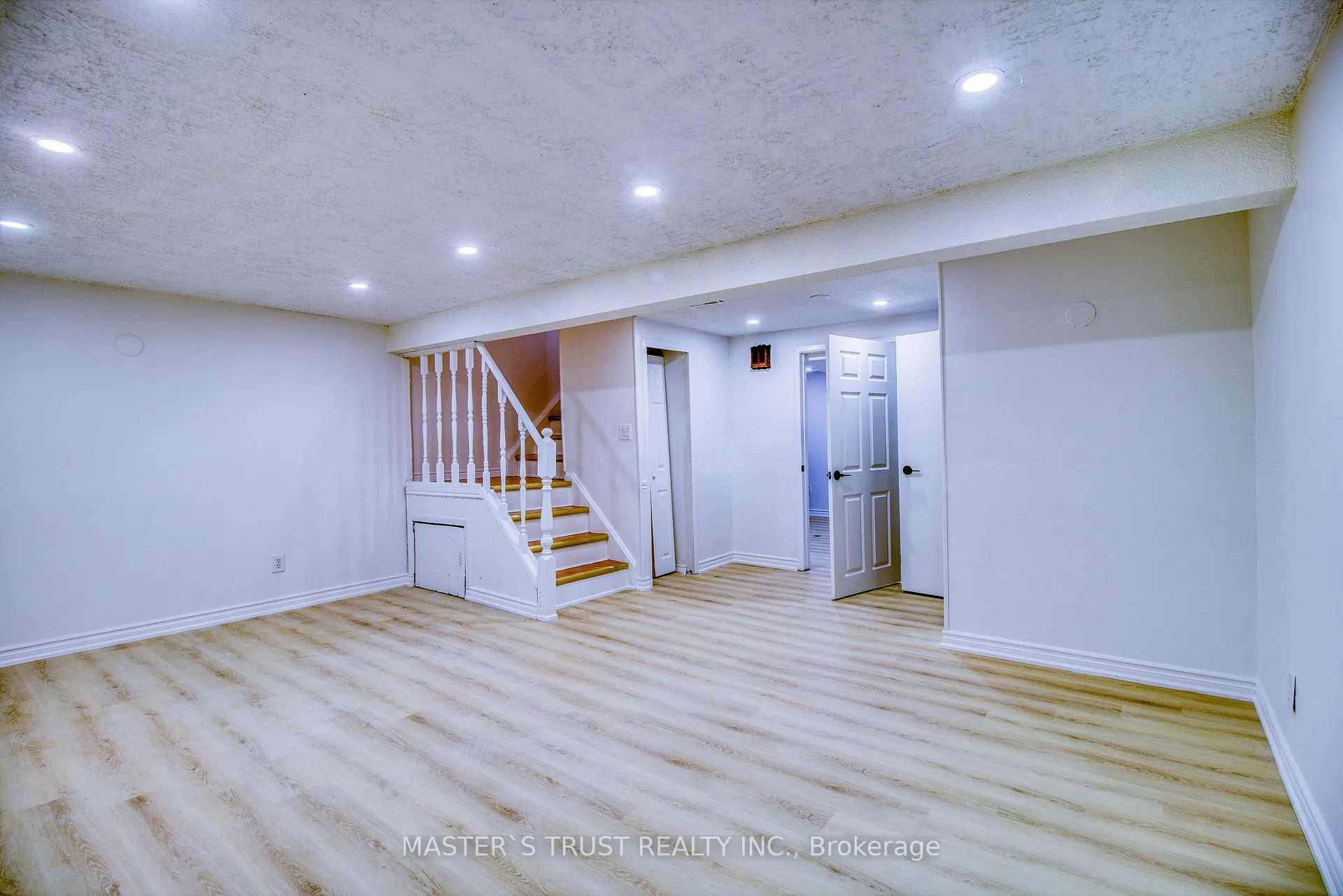 Photo 19 of Unit 1, 900 Central Park Drive, Brampton, Northgate — HOMEH