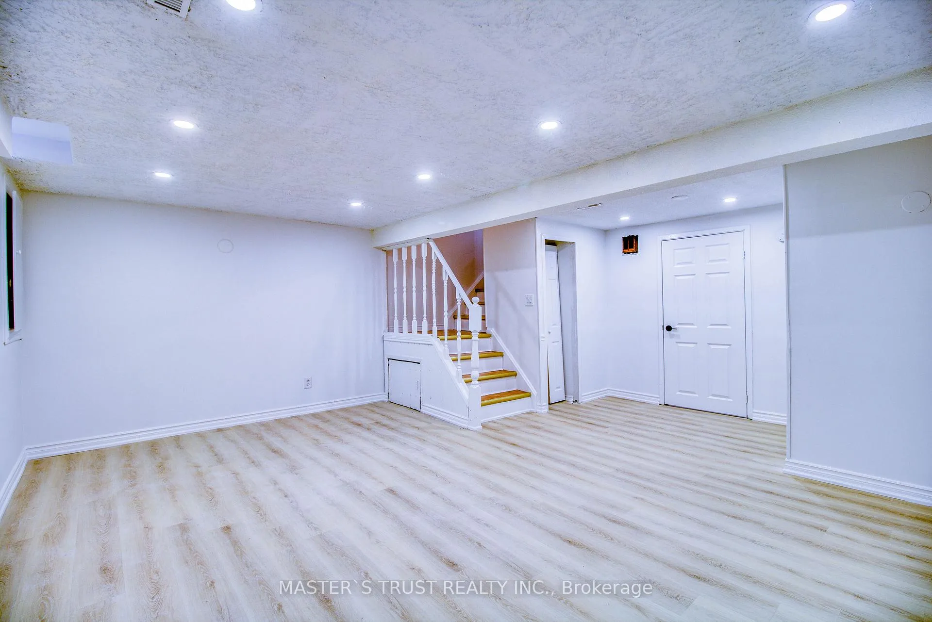 Photo 22 of Unit 1, 900 Central Park Drive, Brampton, Northgate — HOMEH