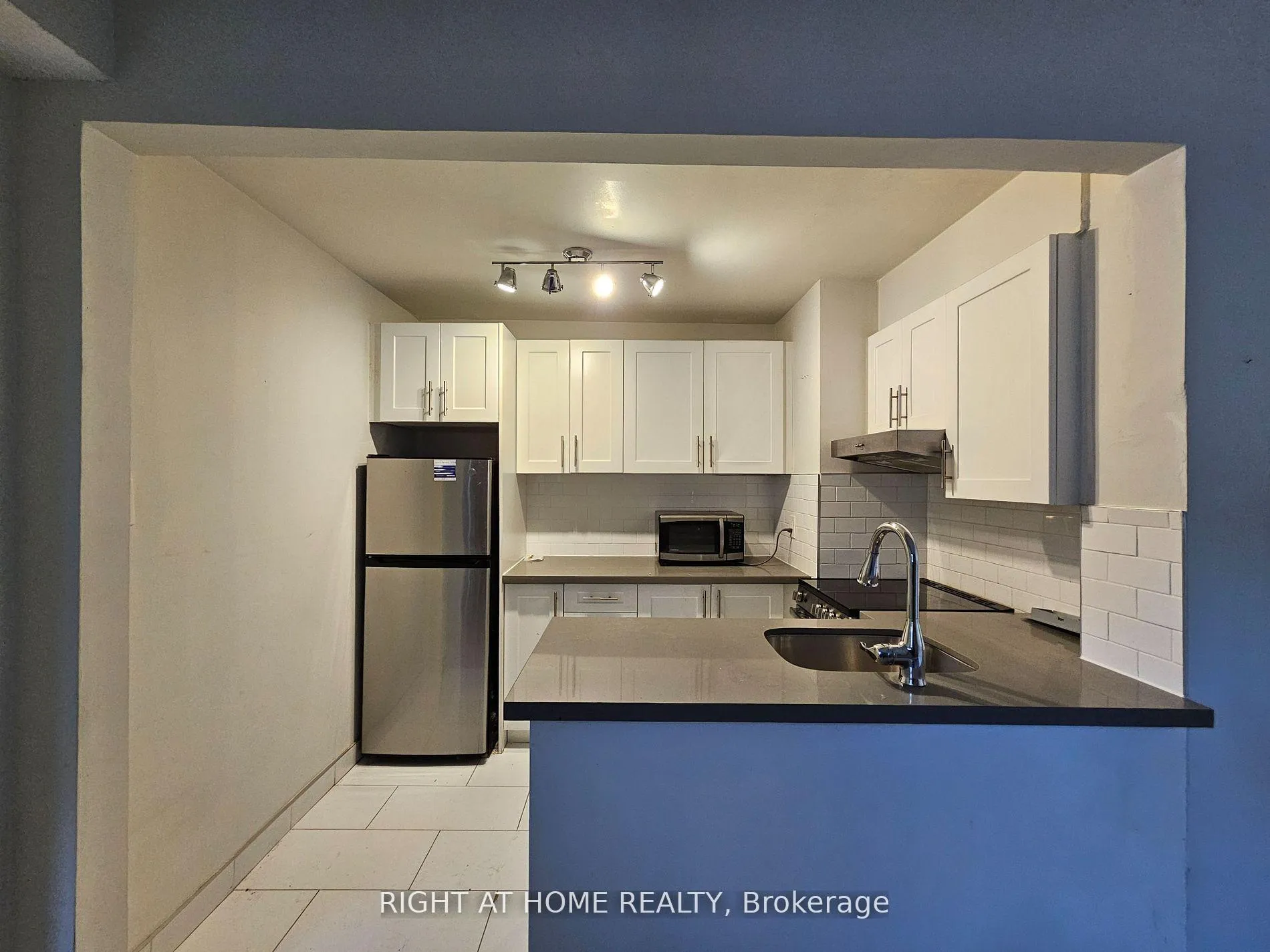 Photo 3 of Unit 105, 72 Wellesley Street E, Toronto, Church-Yonge Corridor — HOMEH