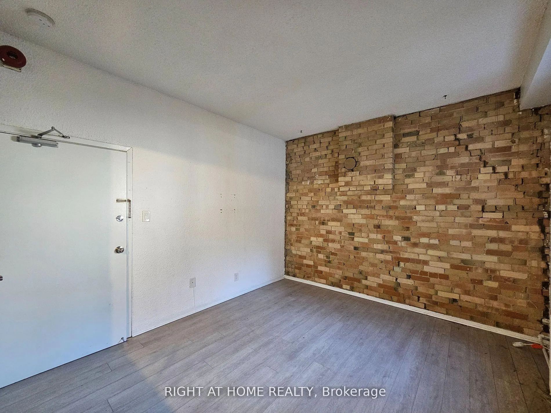 Photo 9 of Unit 105, 72 Wellesley Street E, Toronto, Church-Yonge Corridor — HOMEH