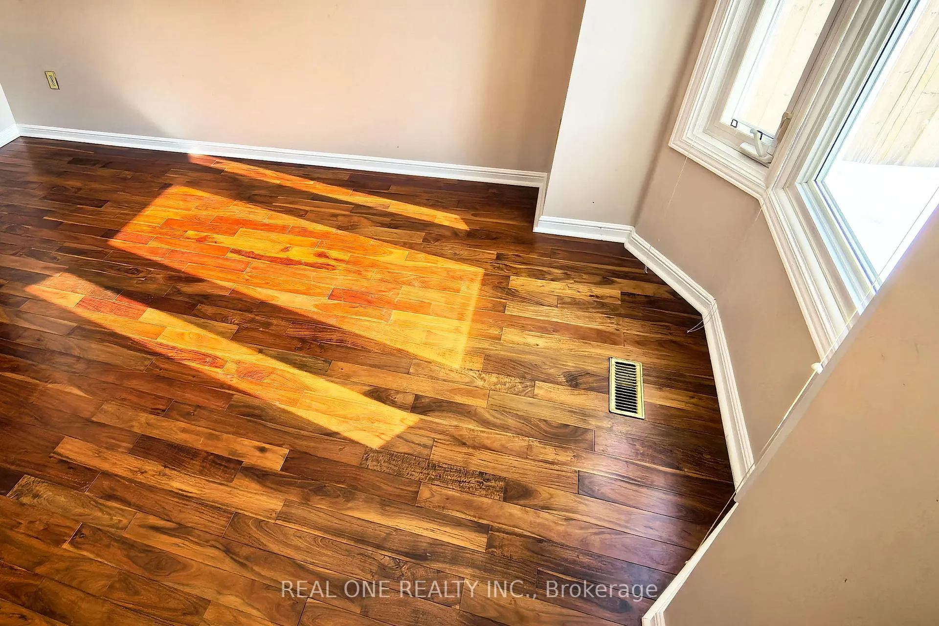 Photo 9 of 29 Hemlock Drive, Markham, Raymerville — HOMEH