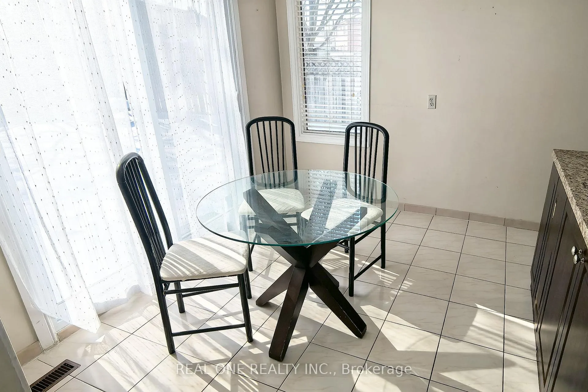 Photo 10 of 29 Hemlock Drive, Markham, Raymerville — HOMEH