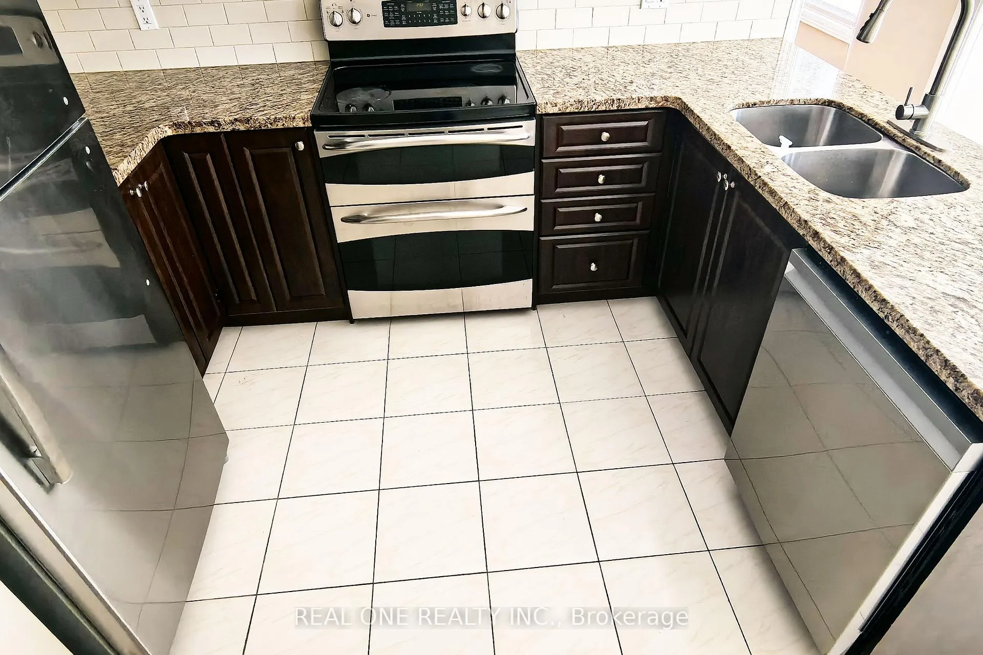 Photo 12 of 29 Hemlock Drive, Markham, Raymerville — HOMEH