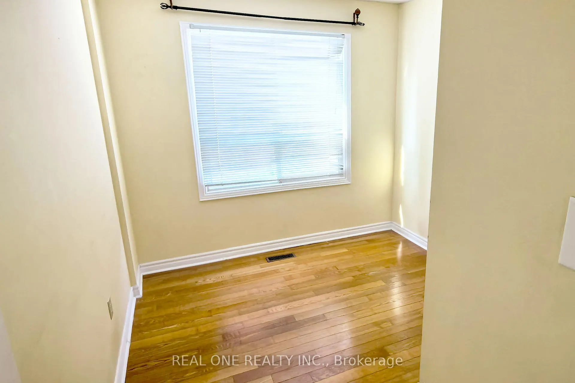 Photo 15 of 29 Hemlock Drive, Markham, Raymerville — HOMEH