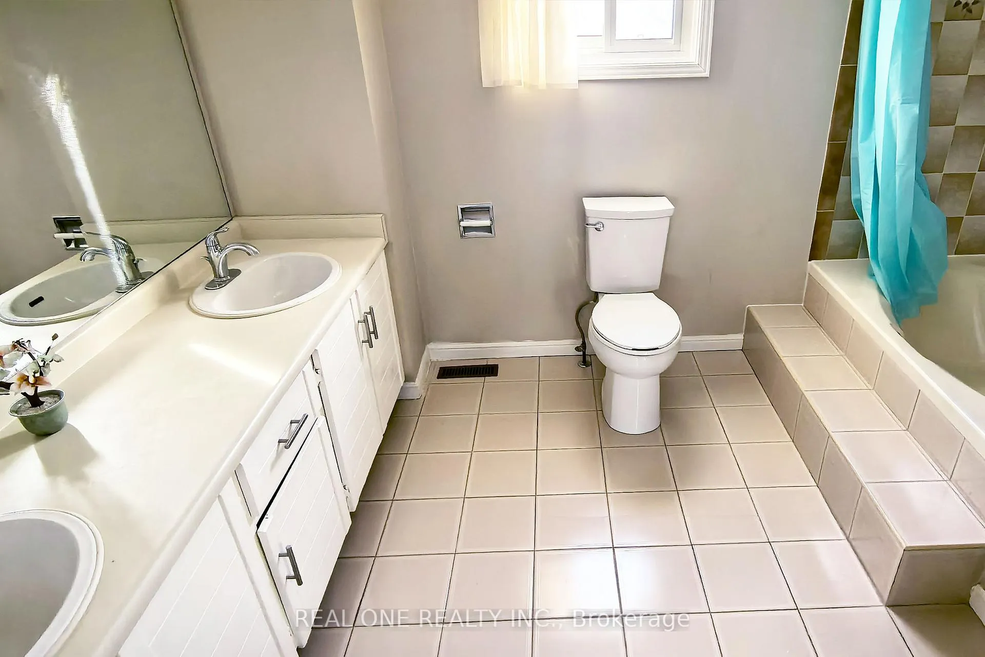 Photo 22 of 29 Hemlock Drive, Markham, Raymerville — HOMEH
