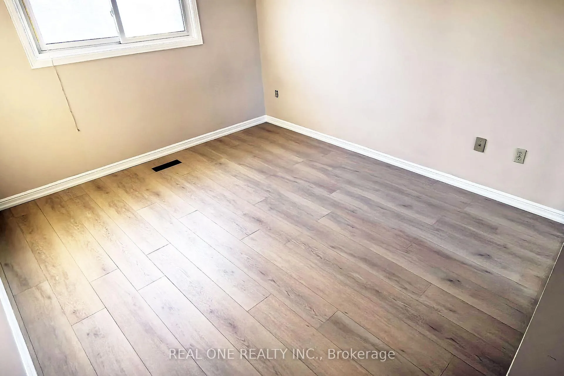 Photo 23 of 29 Hemlock Drive, Markham, Raymerville — HOMEH