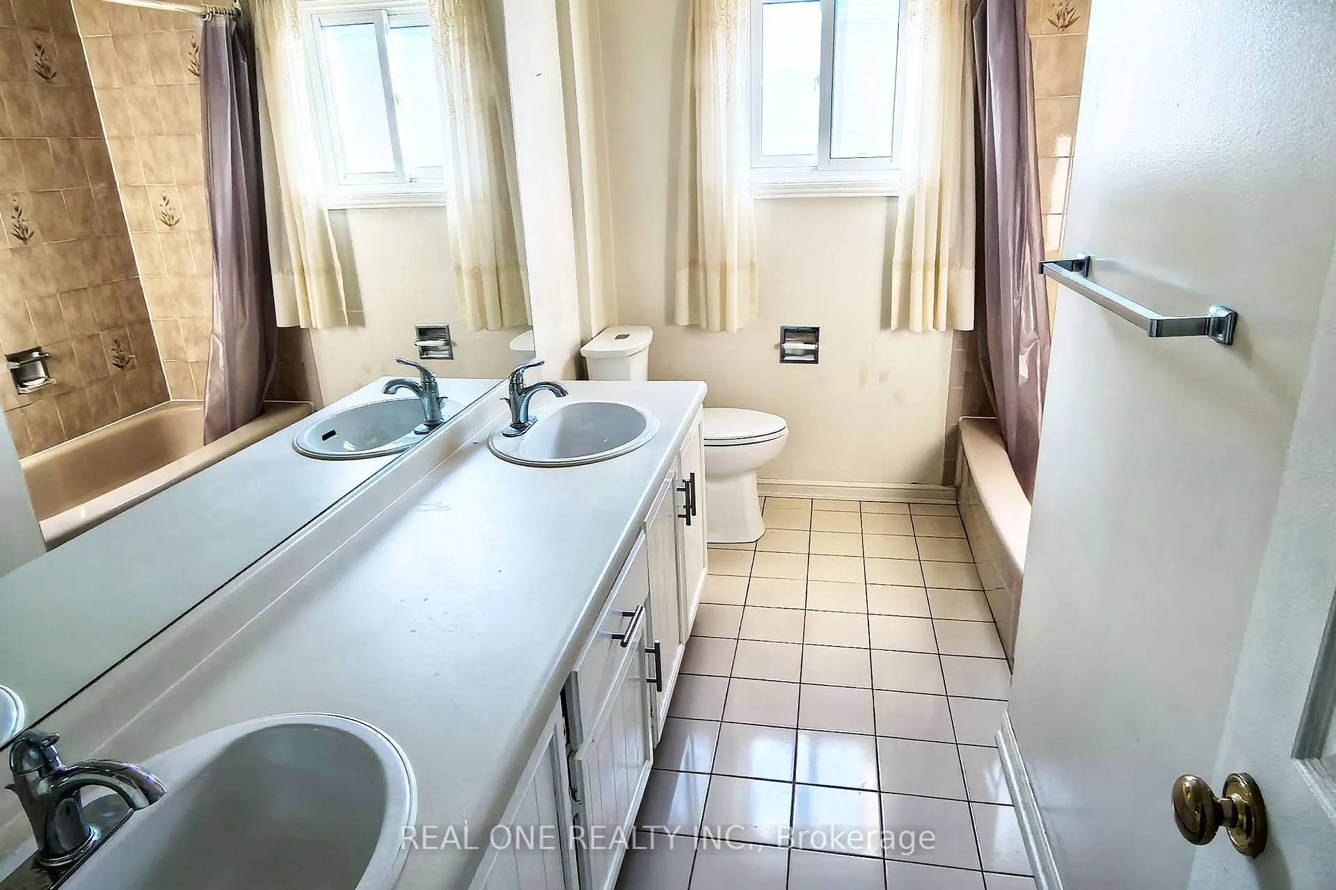 Photo 26 of 29 Hemlock Drive, Markham, Raymerville — HOMEH