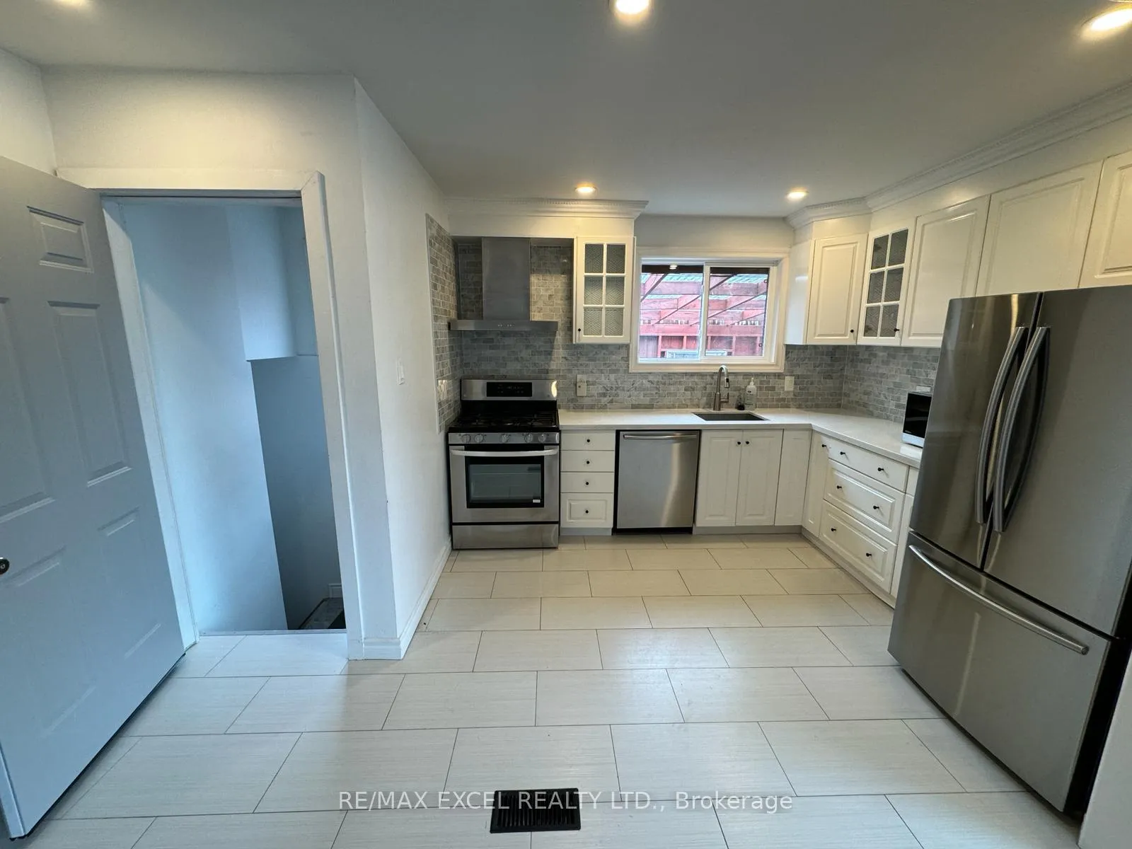 Photo 2 of Unit Main, 17 Avis Crescent, Toronto, O'Connor-Parkview — HOMEH