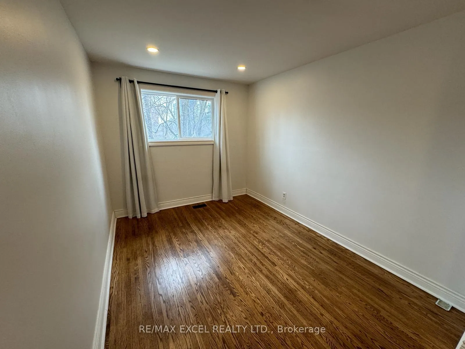 Photo 5 of Unit Main, 17 Avis Crescent, Toronto, O'Connor-Parkview — HOMEH