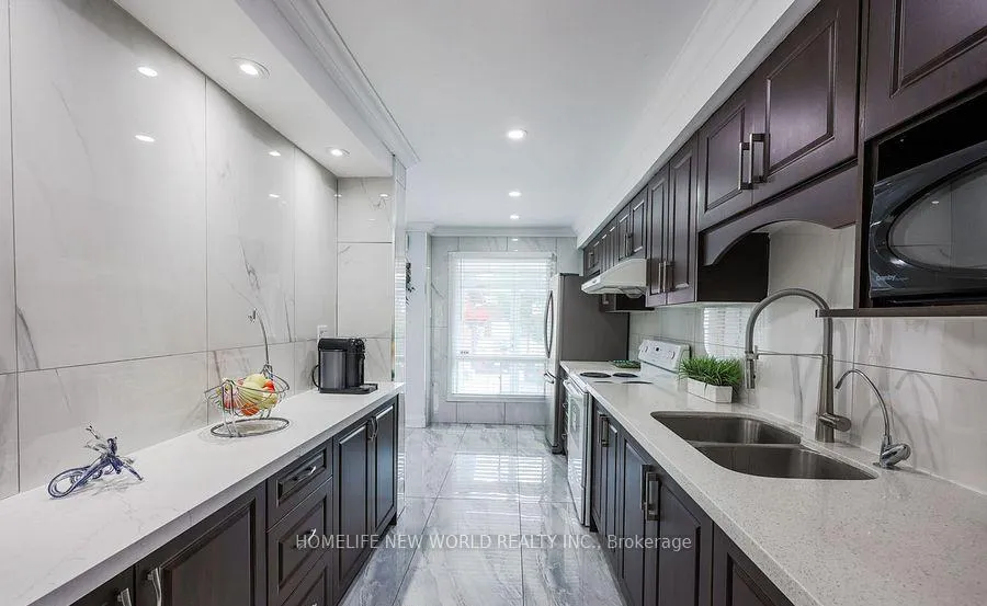 Photo 4 of 22 Middleton Court, Markham, Milliken Mills West — HOMEH