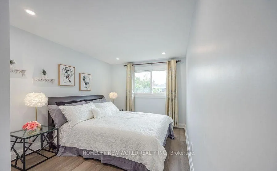 Photo 17 of 22 Middleton Court, Markham, Milliken Mills West — HOMEH