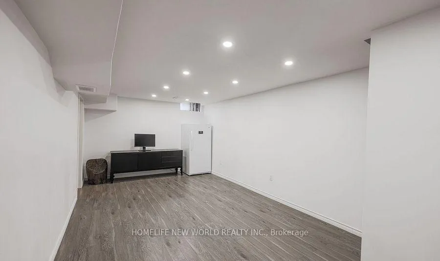 Photo 21 of 22 Middleton Court, Markham, Milliken Mills West — HOMEH