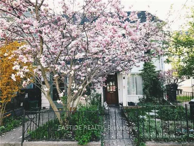 Front of 194 Major Street