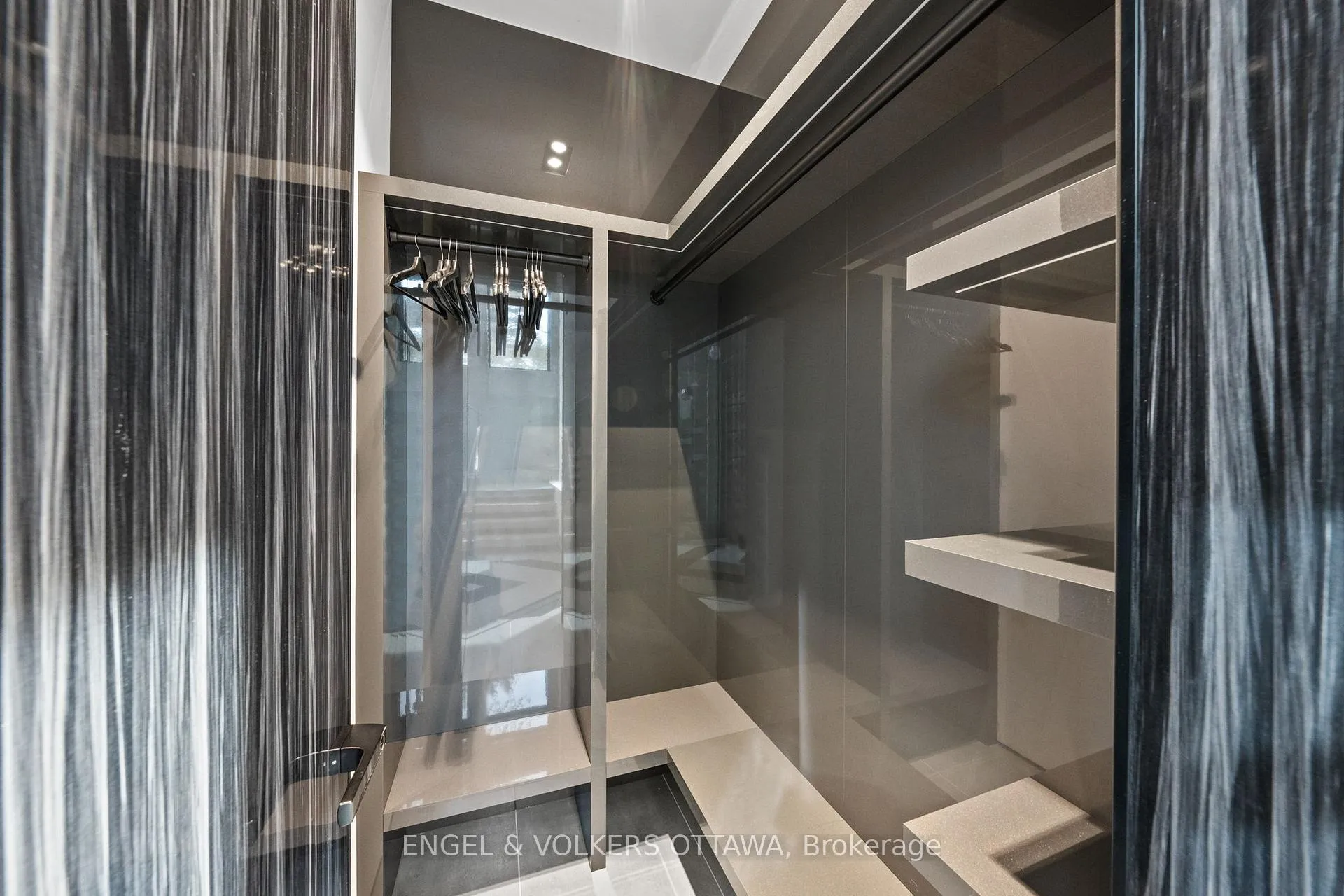 Photo 13 of 1 Delong Drive, Ottawa, Rothwell Heights — HOMEH