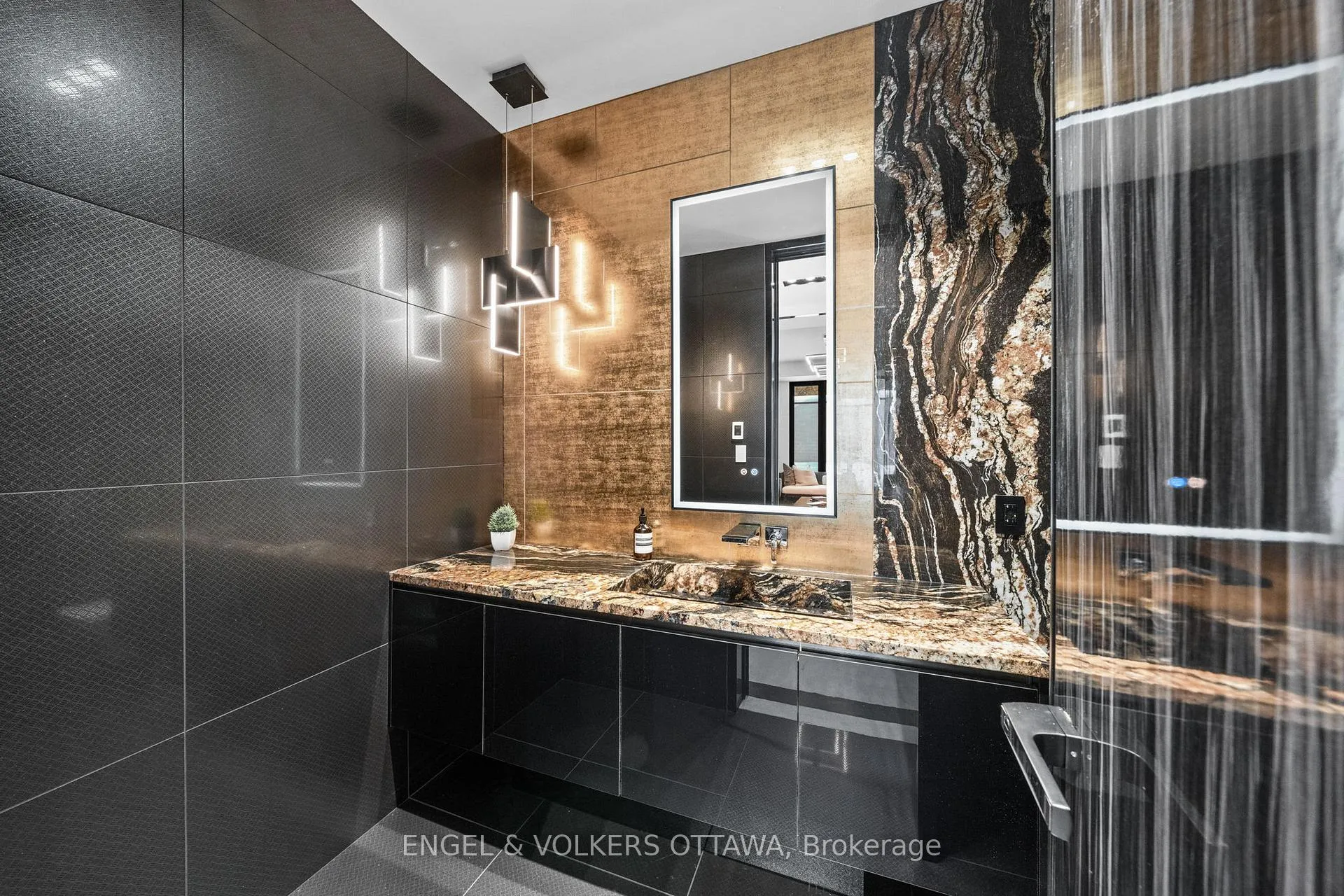 Photo 16 of 1 Delong Drive, Ottawa, Rothwell Heights — HOMEH