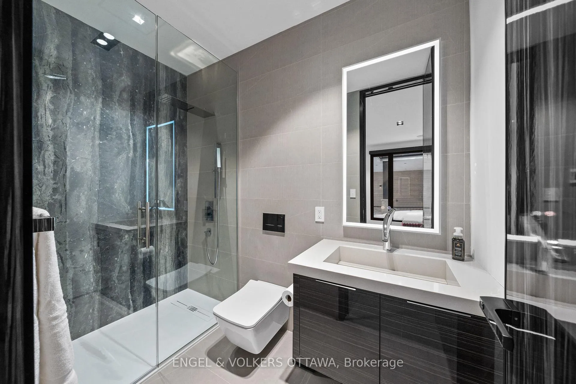 Photo 18 of 1 Delong Drive, Ottawa, Rothwell Heights — HOMEH