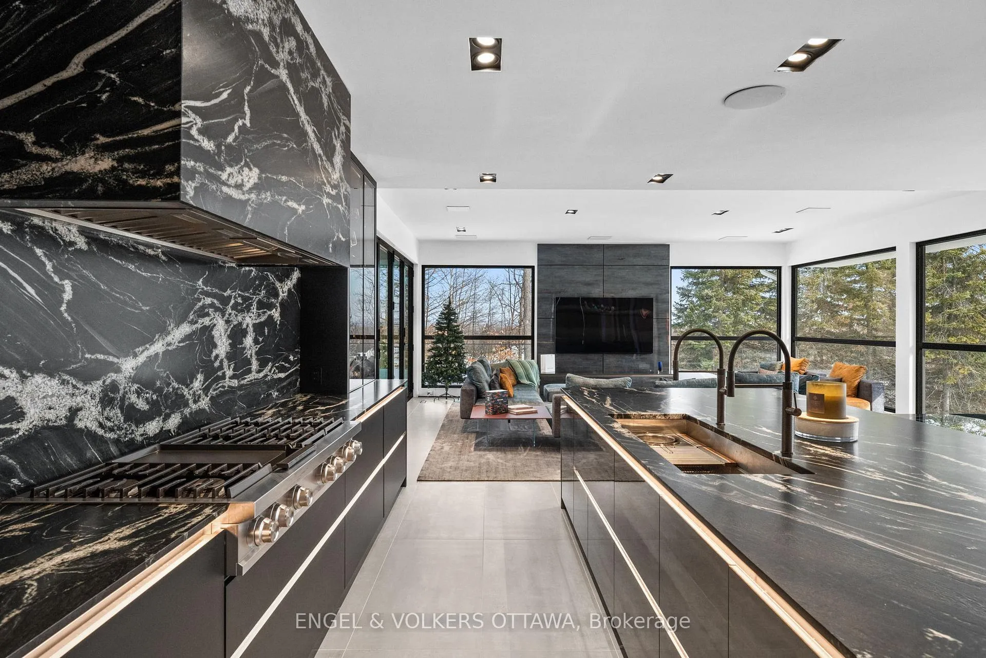 Photo 24 of 1 Delong Drive, Ottawa, Rothwell Heights — HOMEH