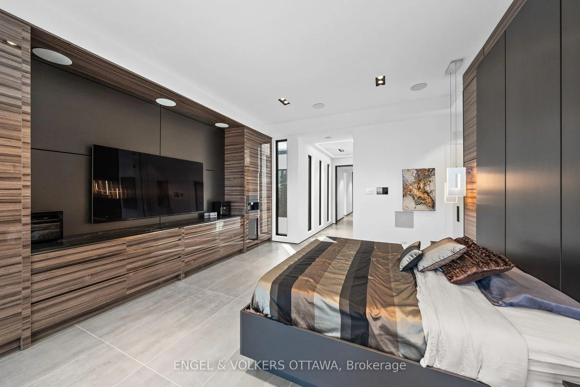 Photo 32 of 1 Delong Drive, Ottawa, Rothwell Heights — HOMEH