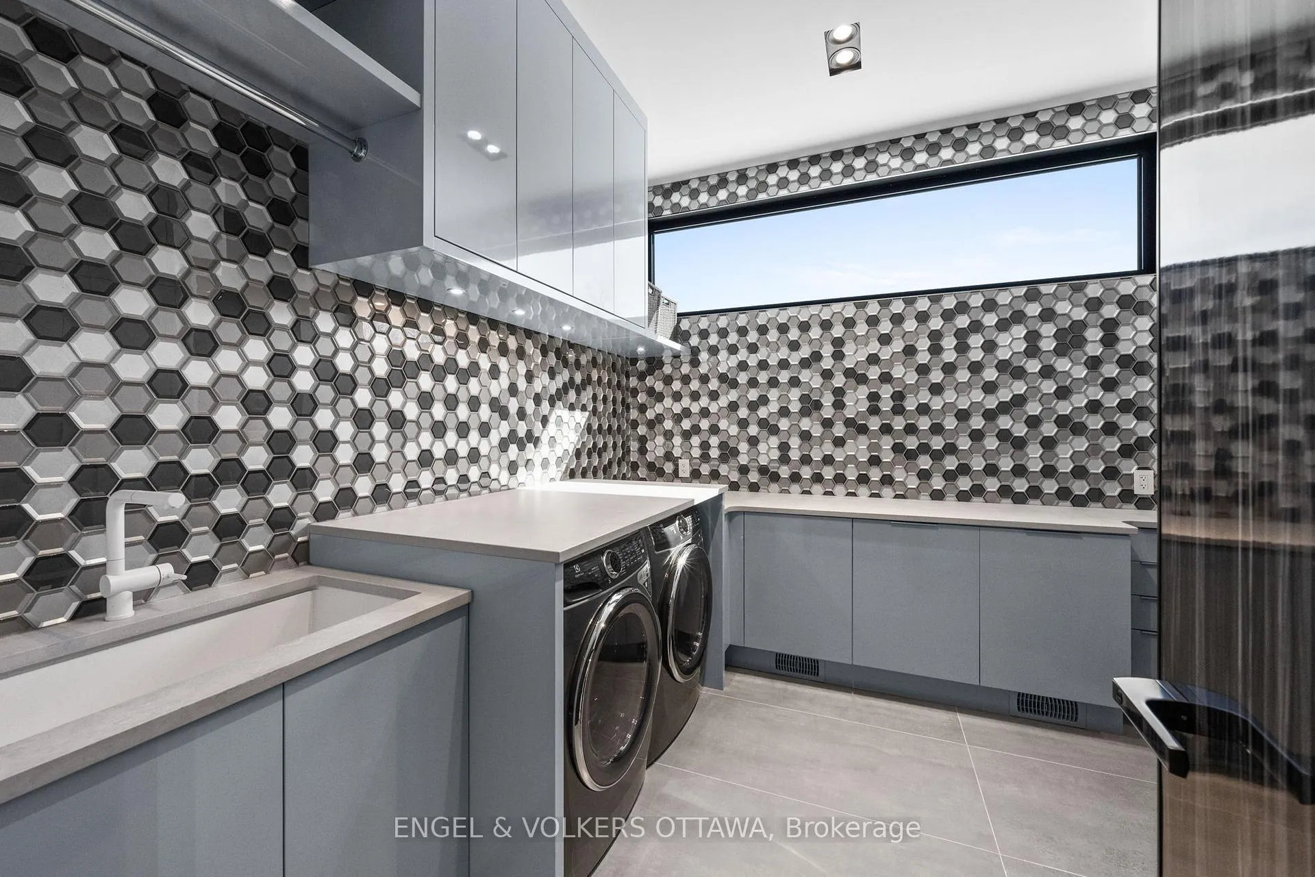 Photo 39 of 1 Delong Drive, Ottawa, Rothwell Heights — HOMEH