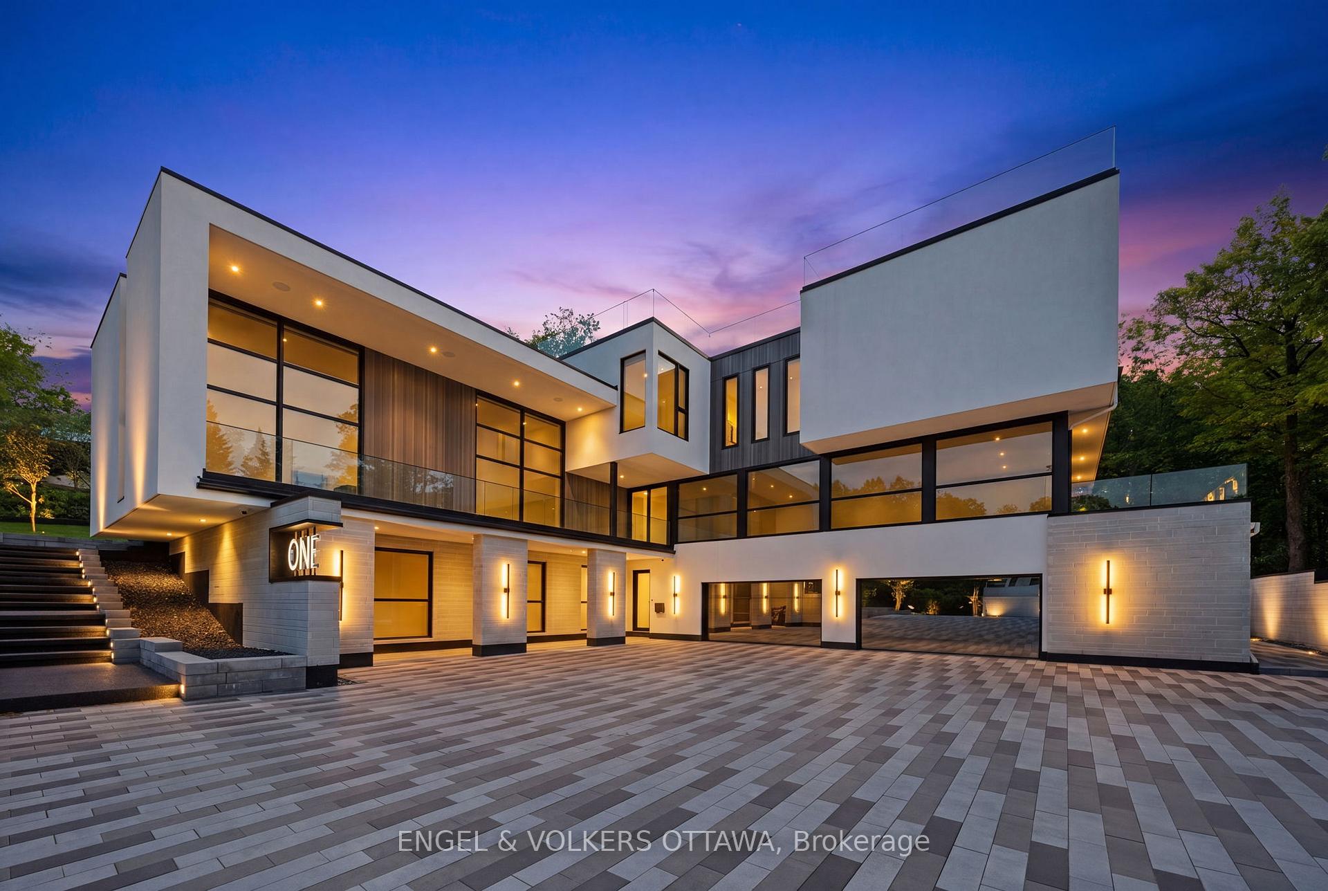 Photo 2 of 1 Delong Drive, Ottawa, Rothwell Heights — HOMEH