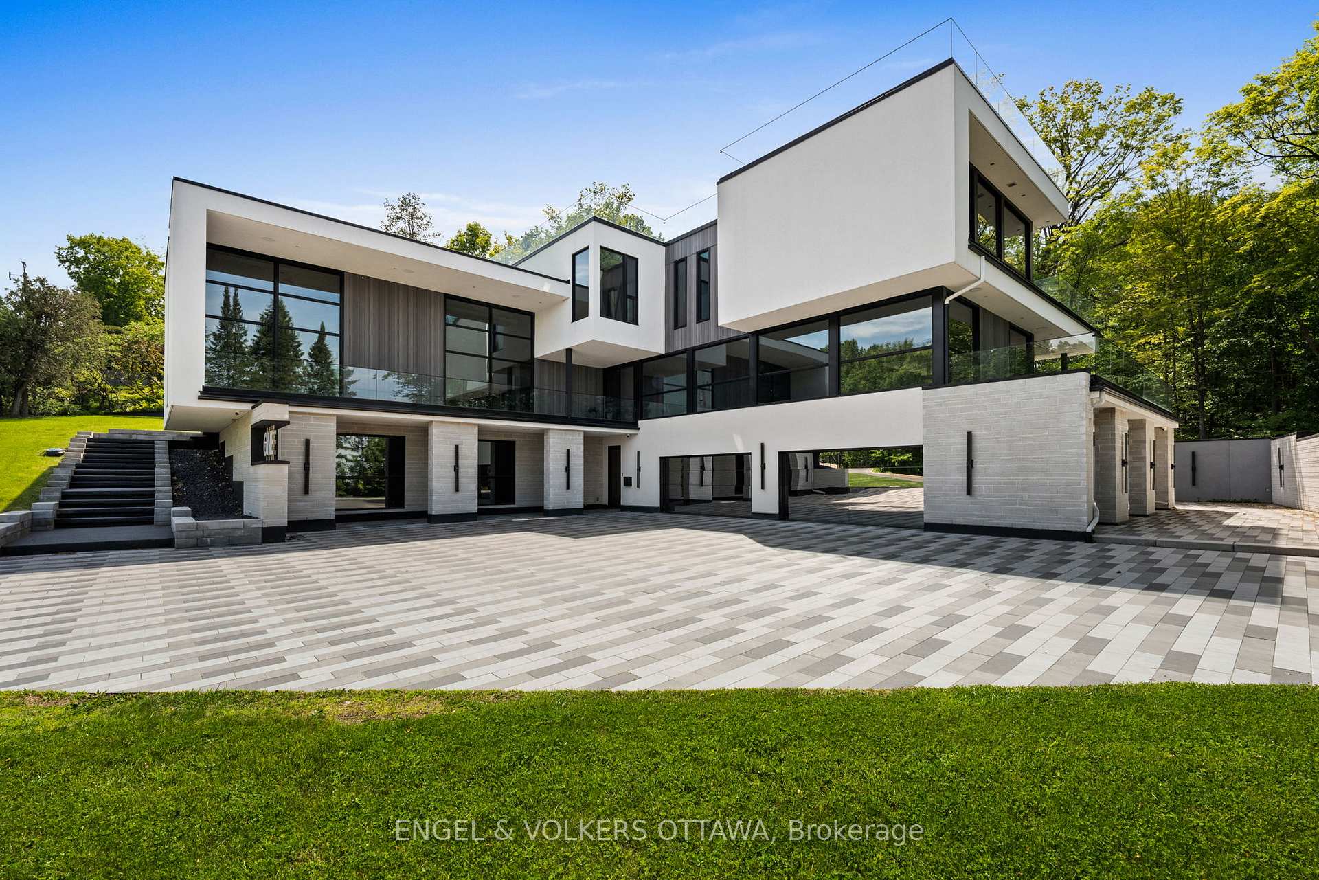 Photo 3 of 1 Delong Drive, Ottawa, Rothwell Heights — HOMEH