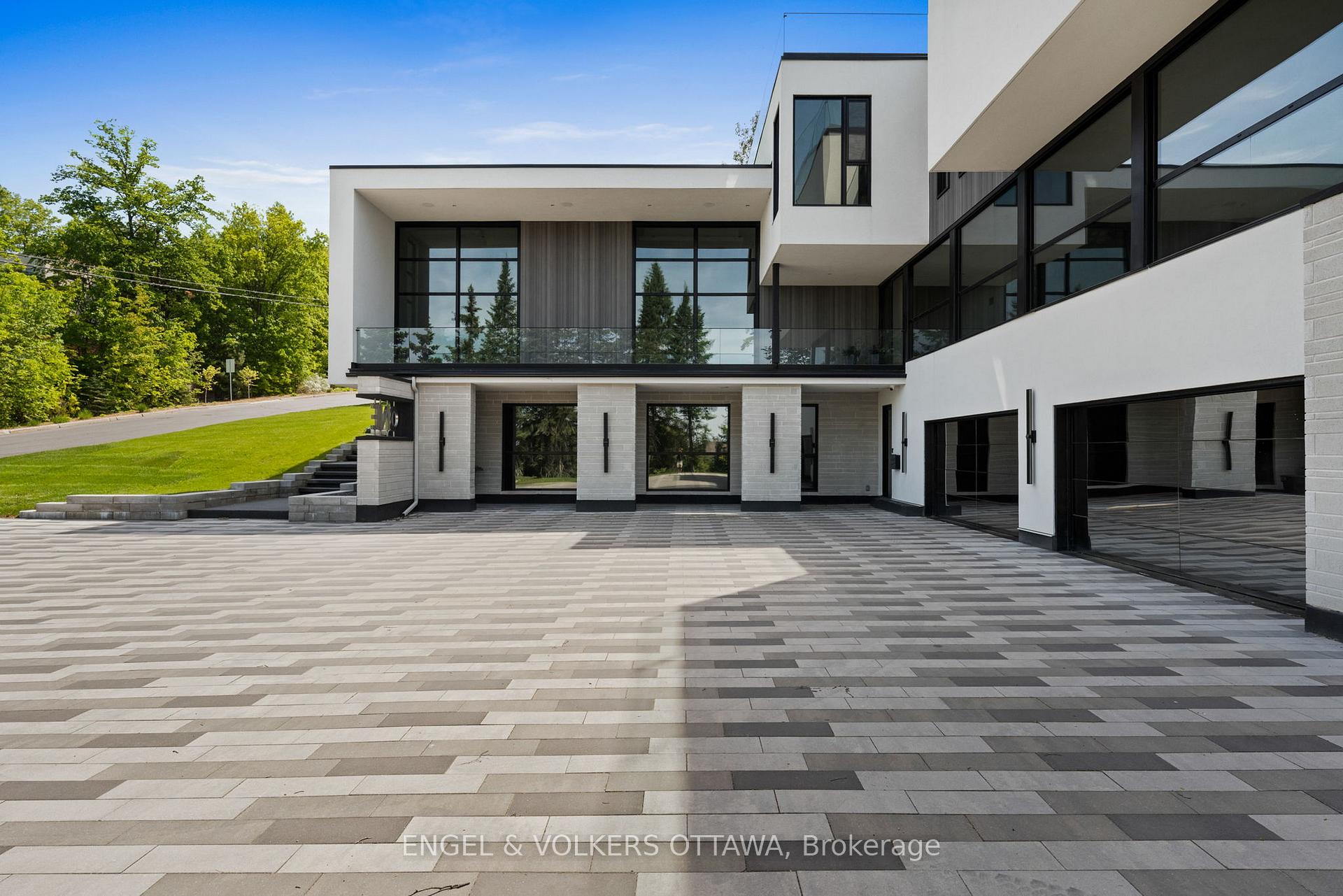 Photo 4 of 1 Delong Drive, Ottawa, Rothwell Heights — HOMEH