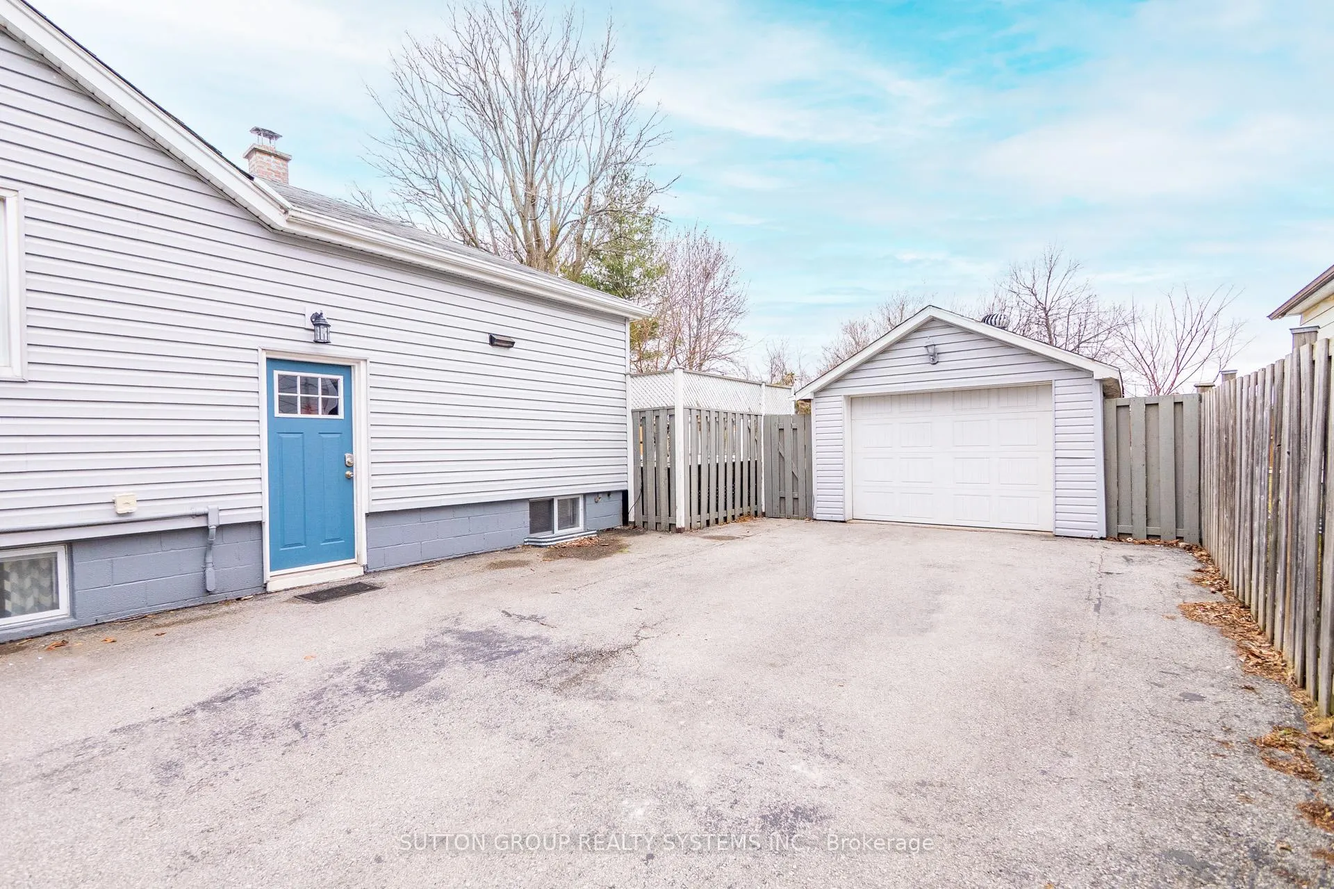 Photo 4 of 2399 Glenwood School Drive, Burlington, Freeman — HOMEH
