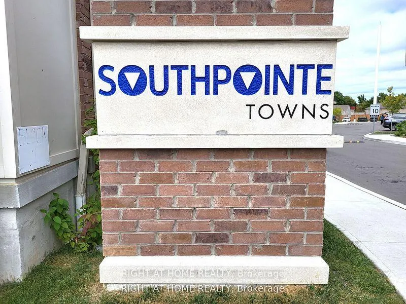 Front of Unit 7, 490 Beresford Path