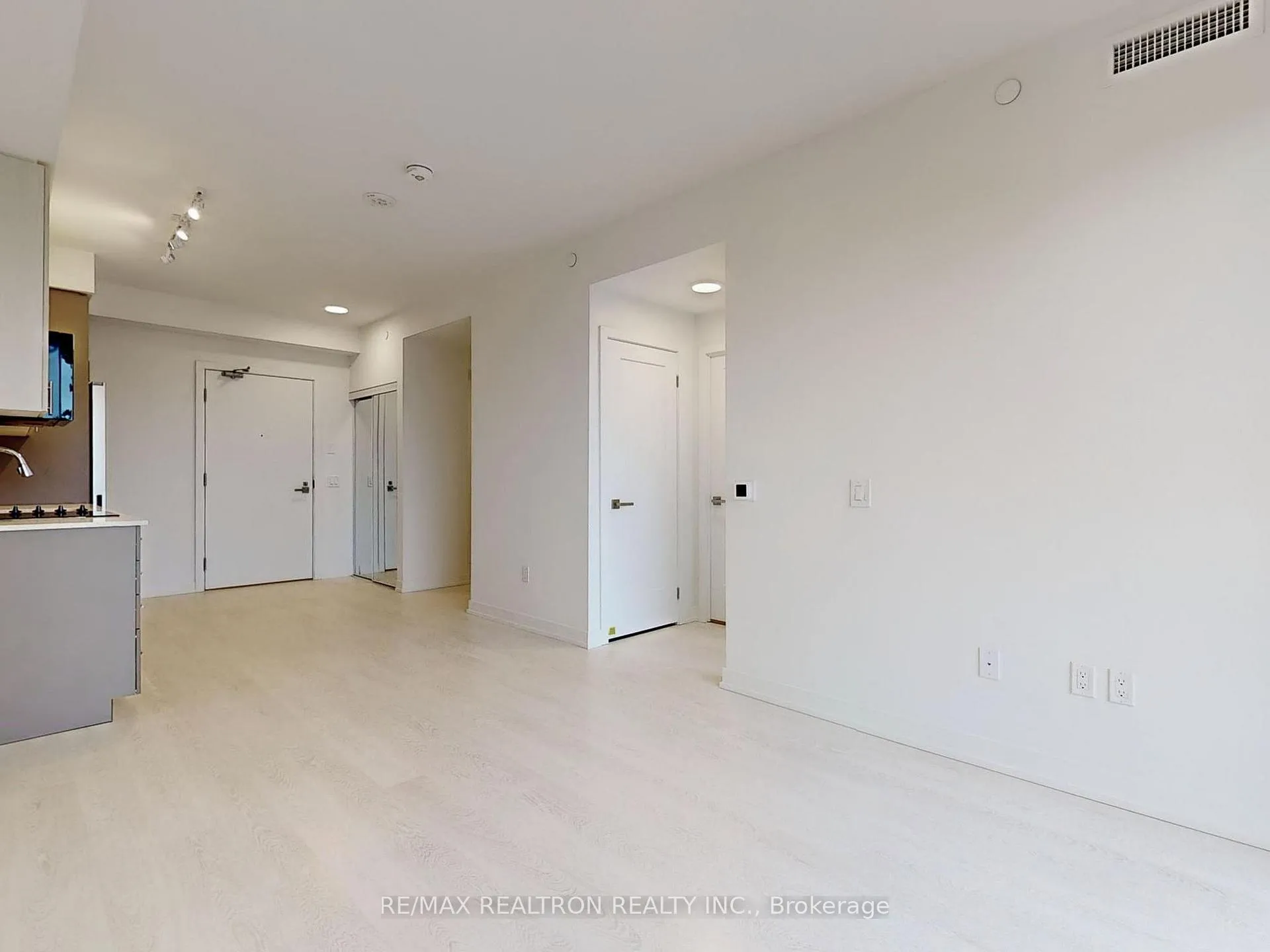 Photo 7 of Unit 512, 415 Main Street W, Hamilton, Kirkendall — HOMEH