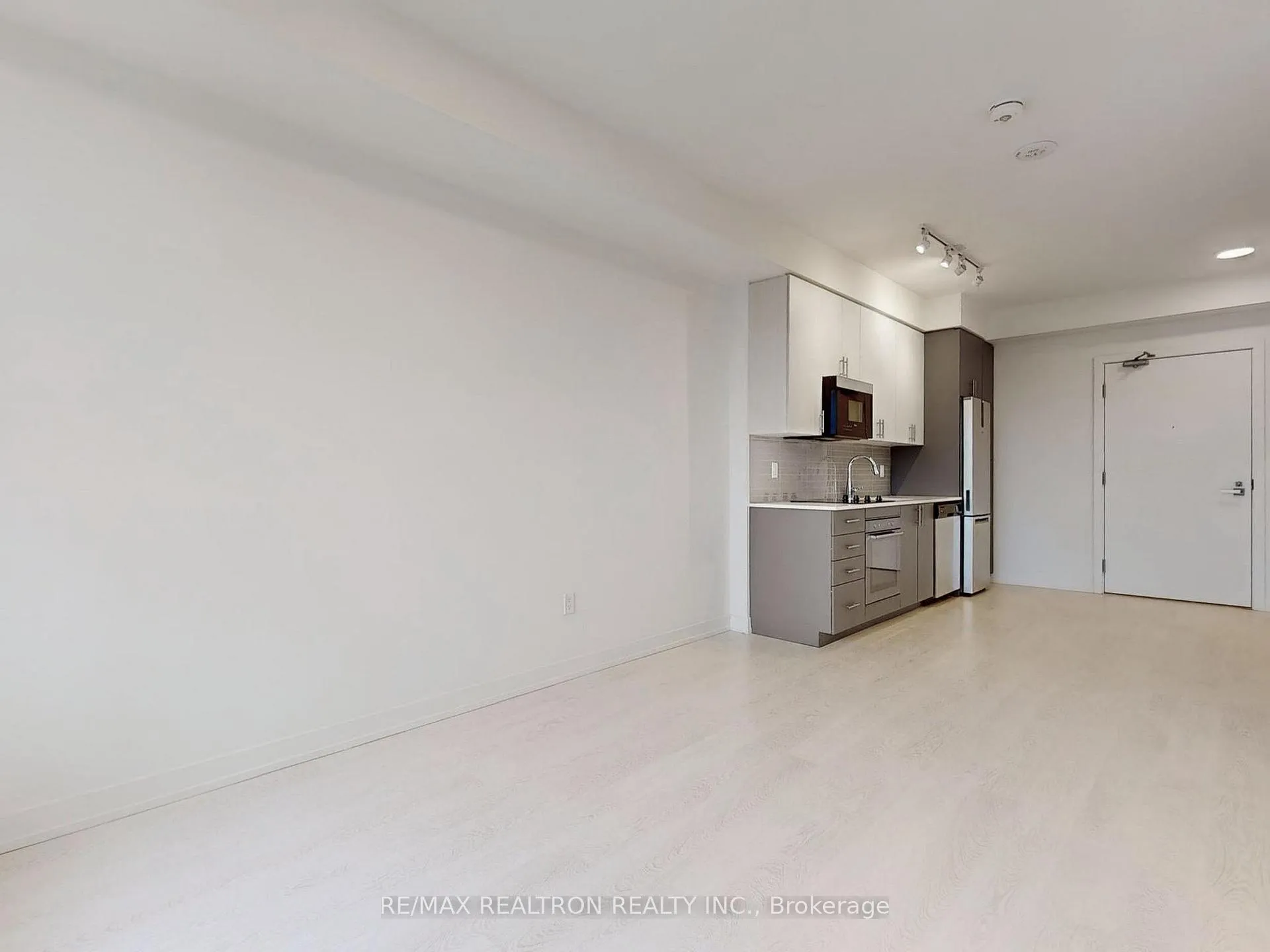 Photo 9 of Unit 512, 415 Main Street W, Hamilton, Kirkendall — HOMEH