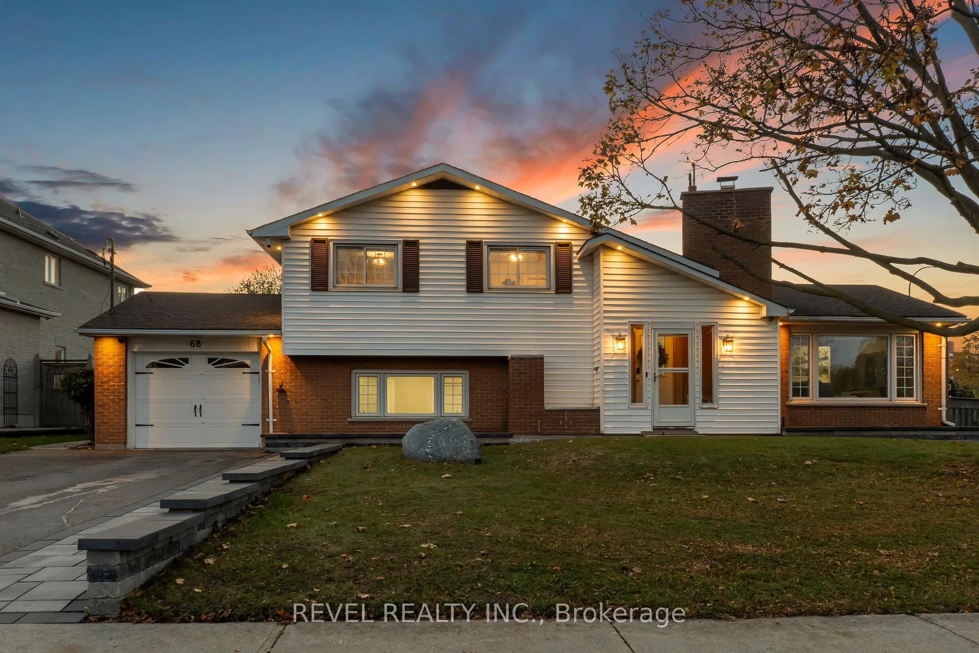 Photo 1 of 68 Applewood Crescent, Whitby, Blue Grass Meadows — HOMEH