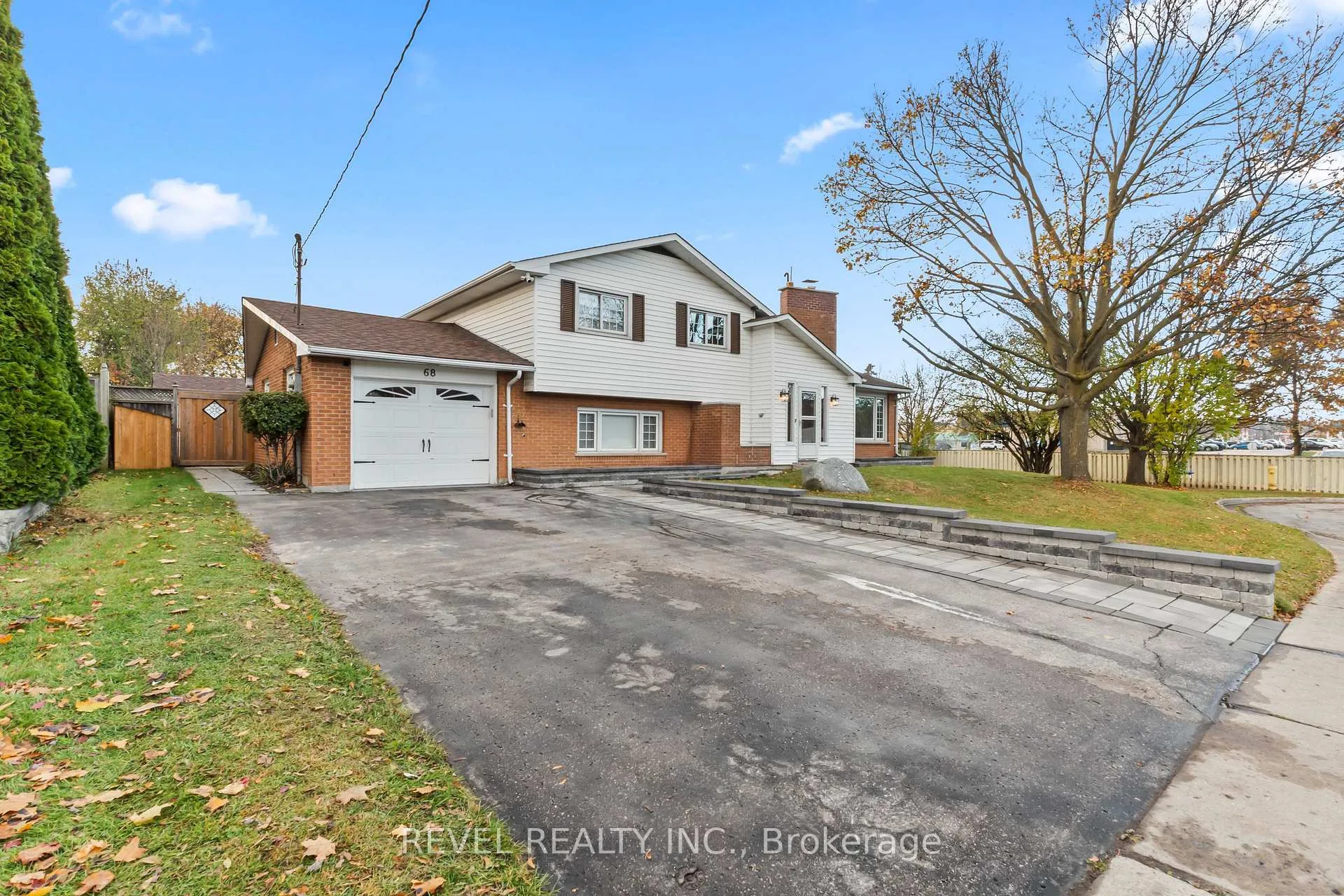 Photo 2 of 68 Applewood Crescent, Whitby, Blue Grass Meadows — HOMEH