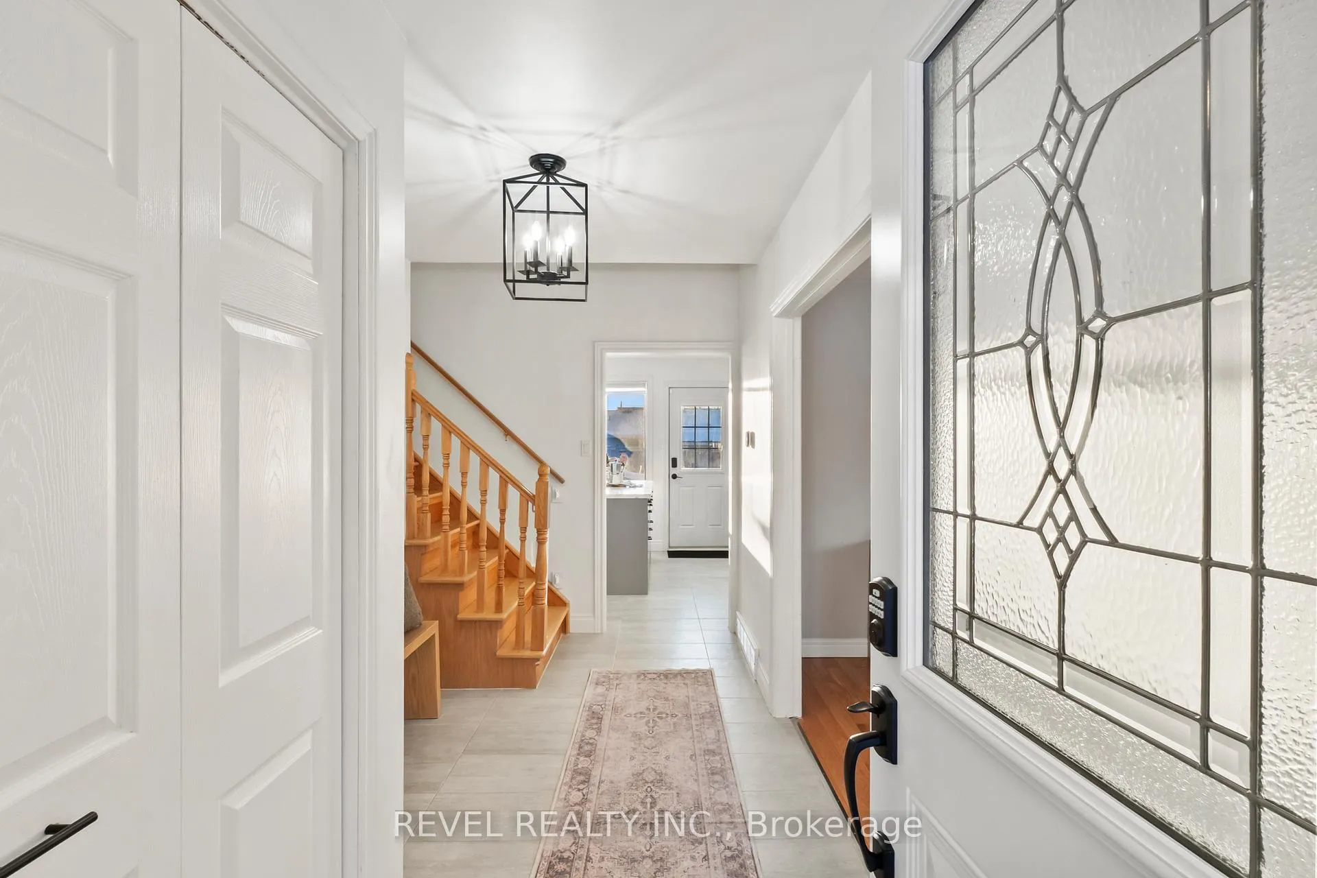 Photo 6 of 68 Applewood Crescent, Whitby, Blue Grass Meadows — HOMEH