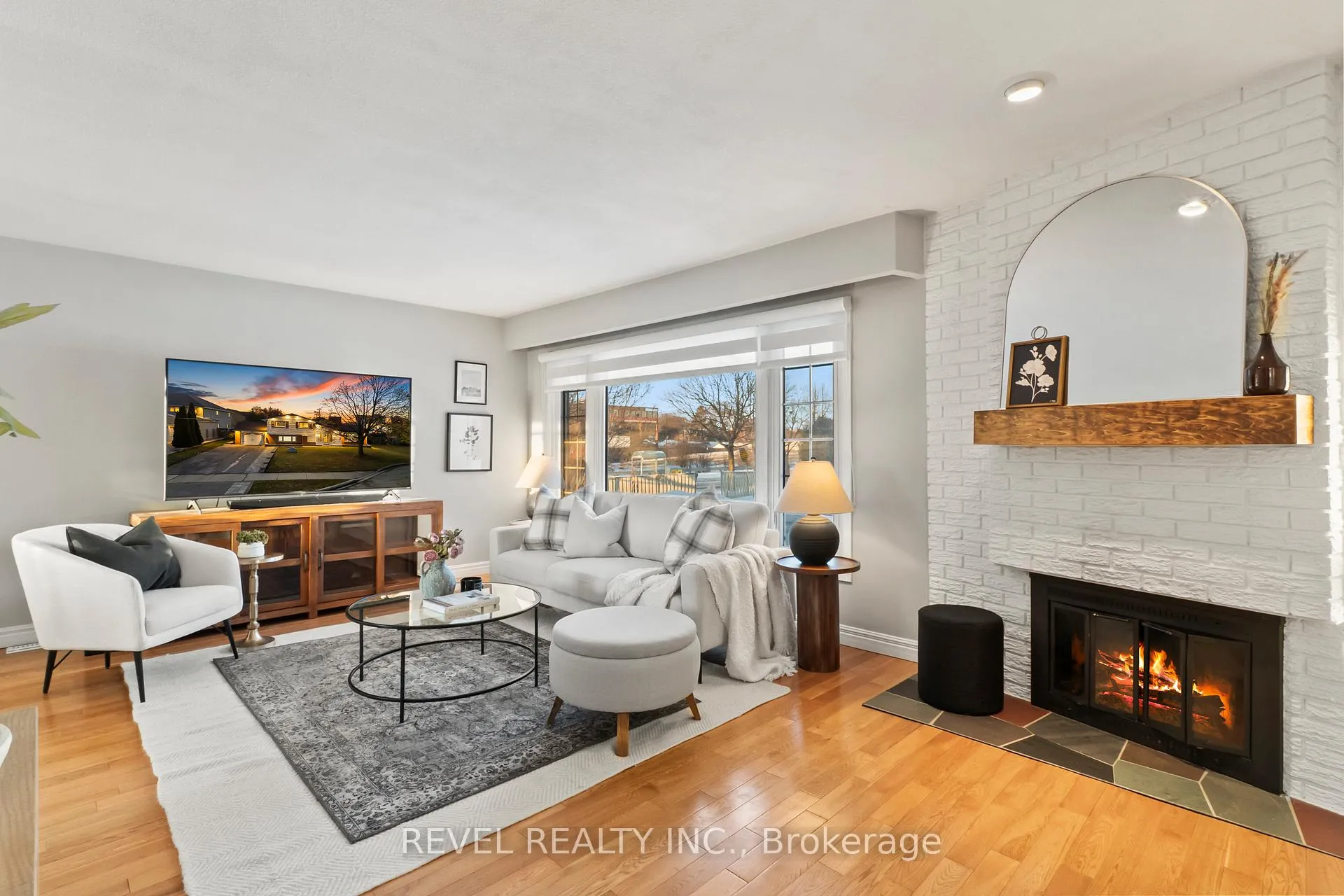 Photo 8 of 68 Applewood Crescent, Whitby, Blue Grass Meadows — HOMEH