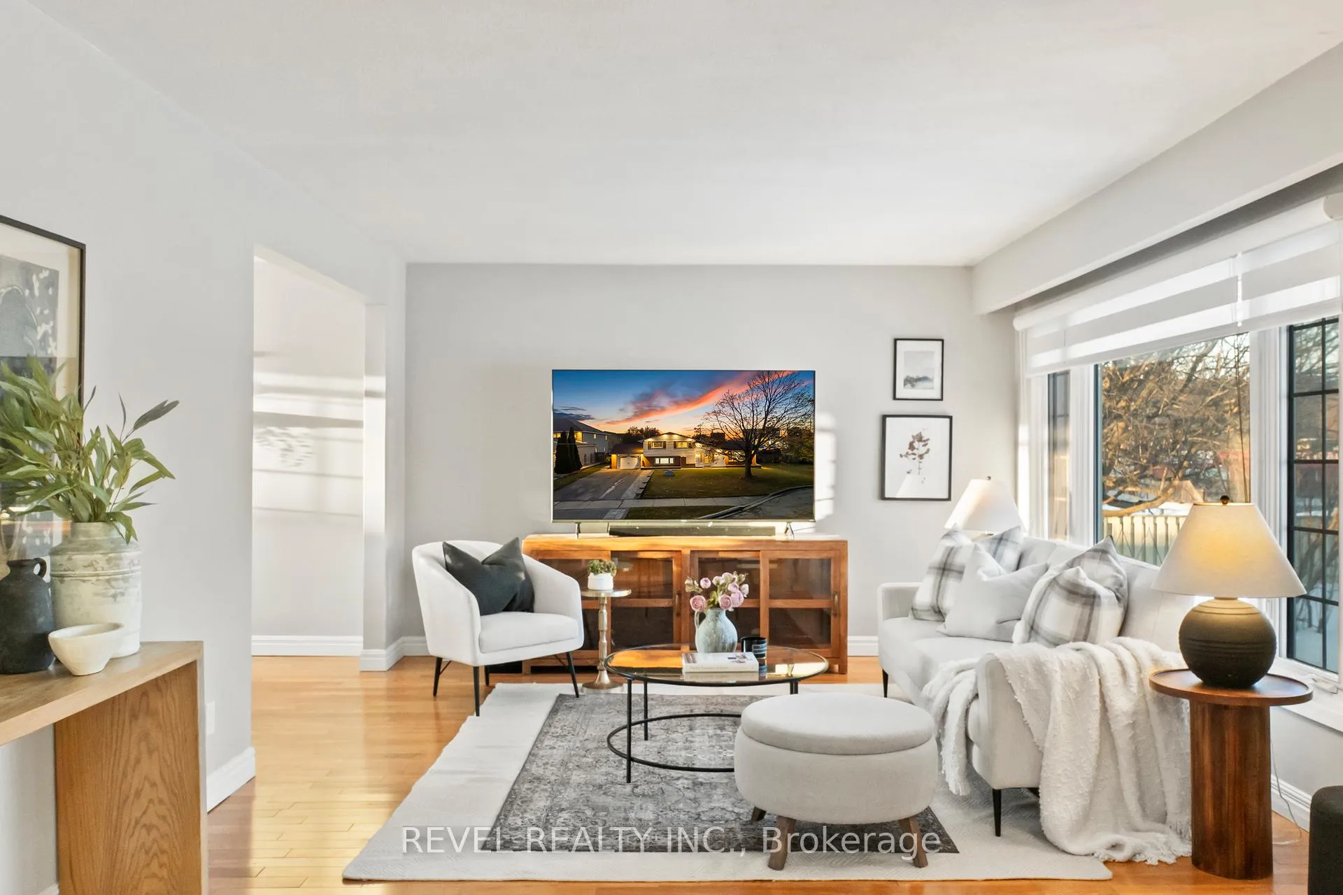 Photo 9 of 68 Applewood Crescent, Whitby, Blue Grass Meadows — HOMEH