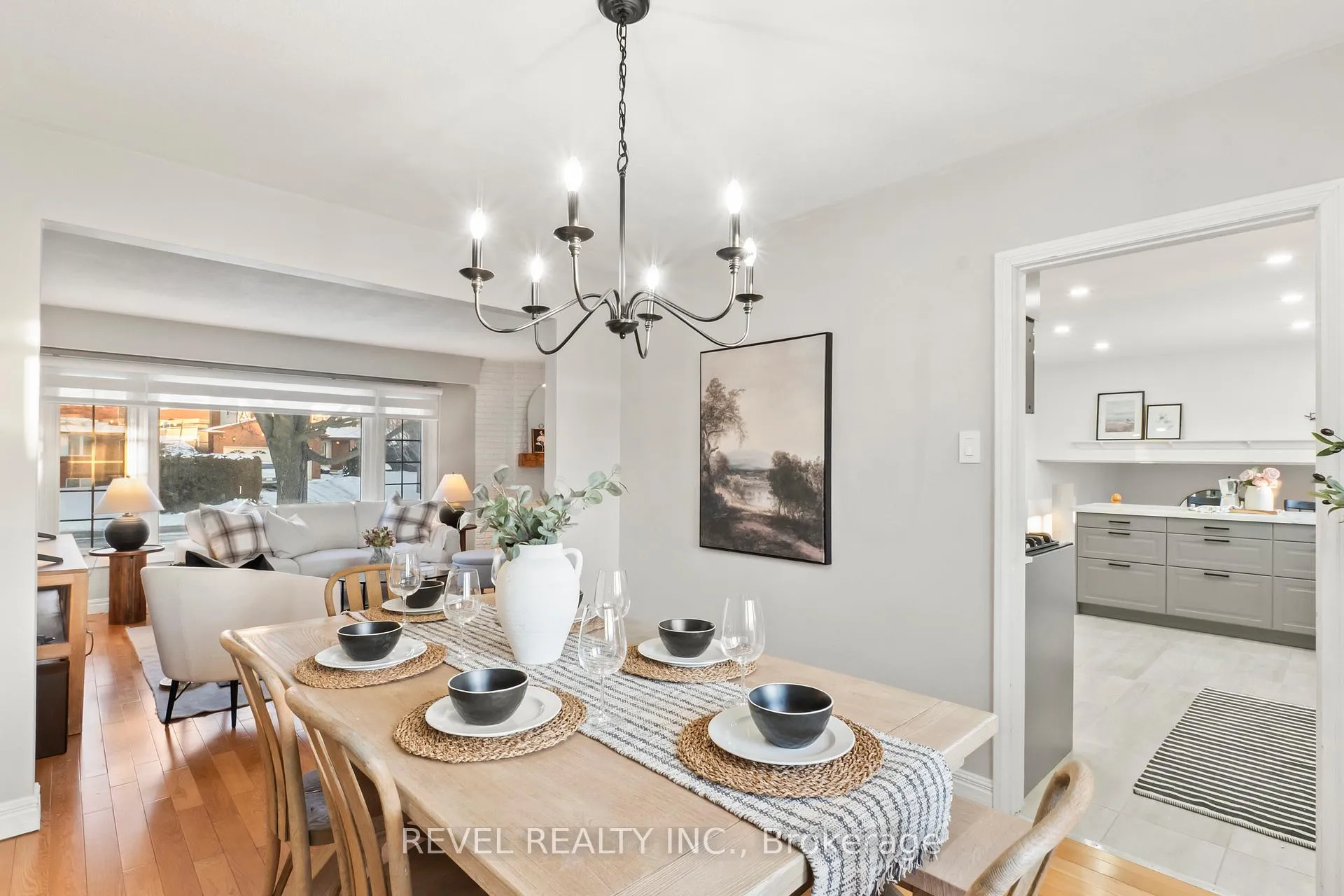 Photo 13 of 68 Applewood Crescent, Whitby, Blue Grass Meadows — HOMEH