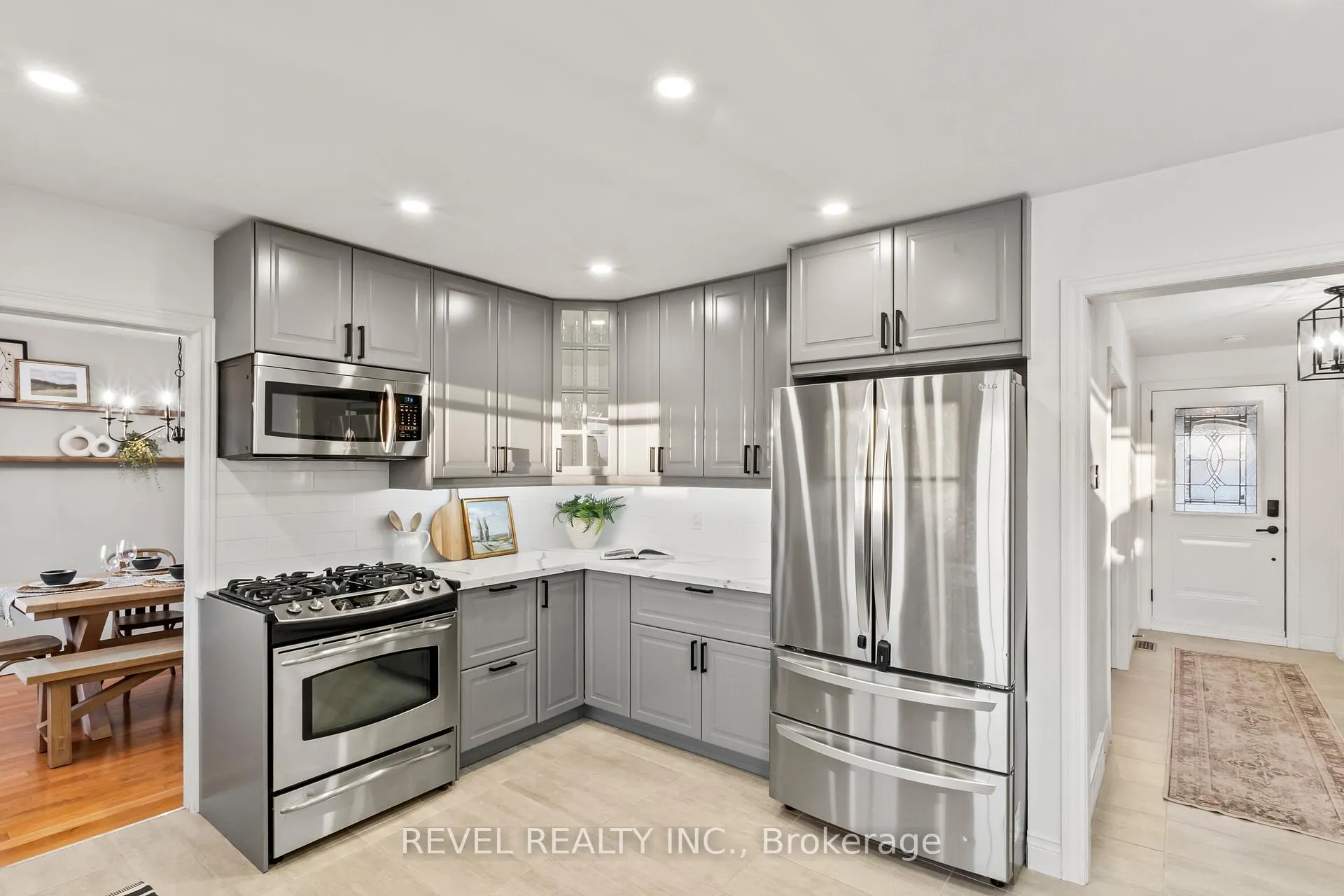 Photo 14 of 68 Applewood Crescent, Whitby, Blue Grass Meadows — HOMEH